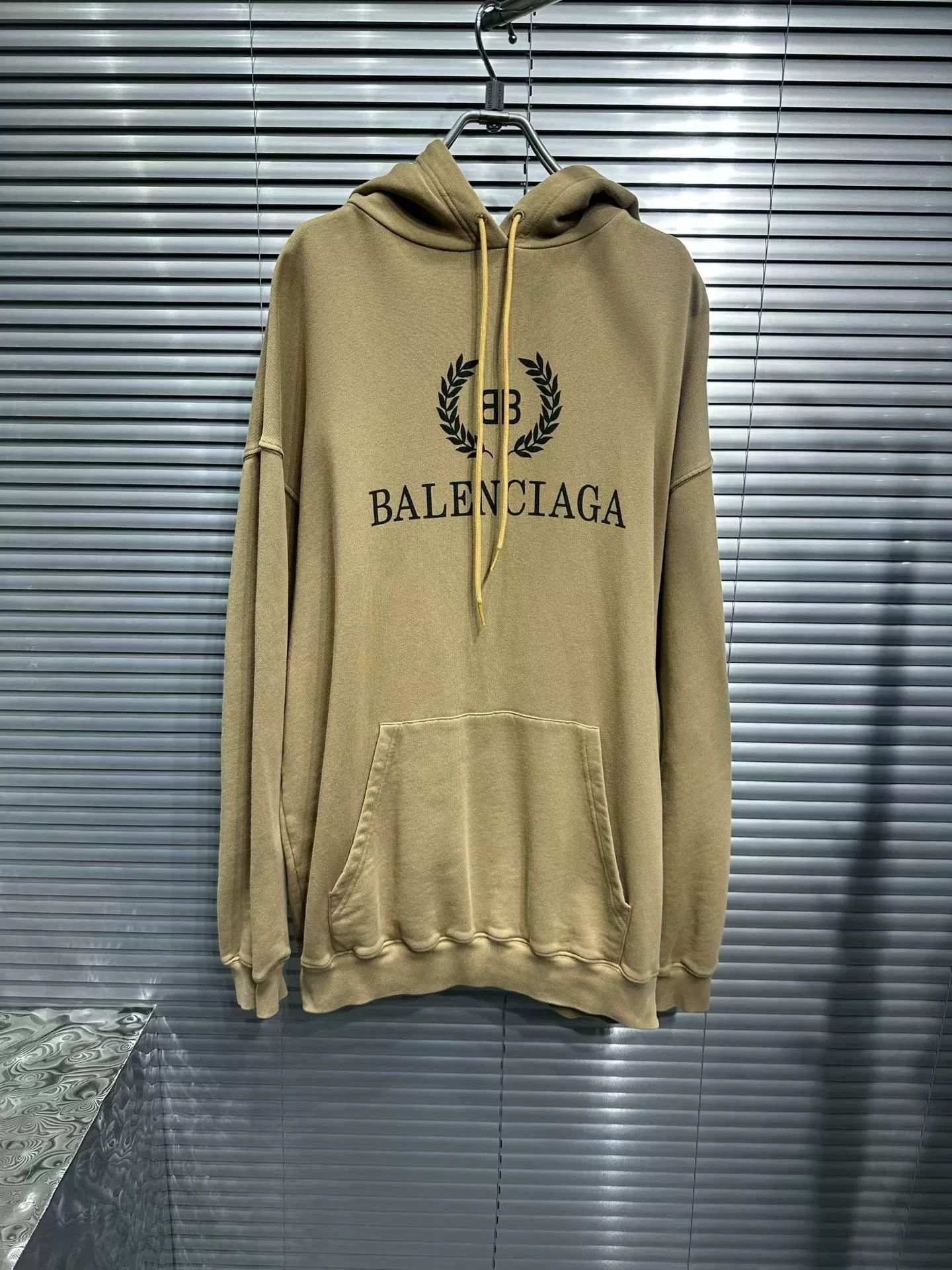 Balenciaga Balenciaga Laurel Logo Hoodie Size XS Size US XS / EU 42 / 0 - 2 Thumbnail