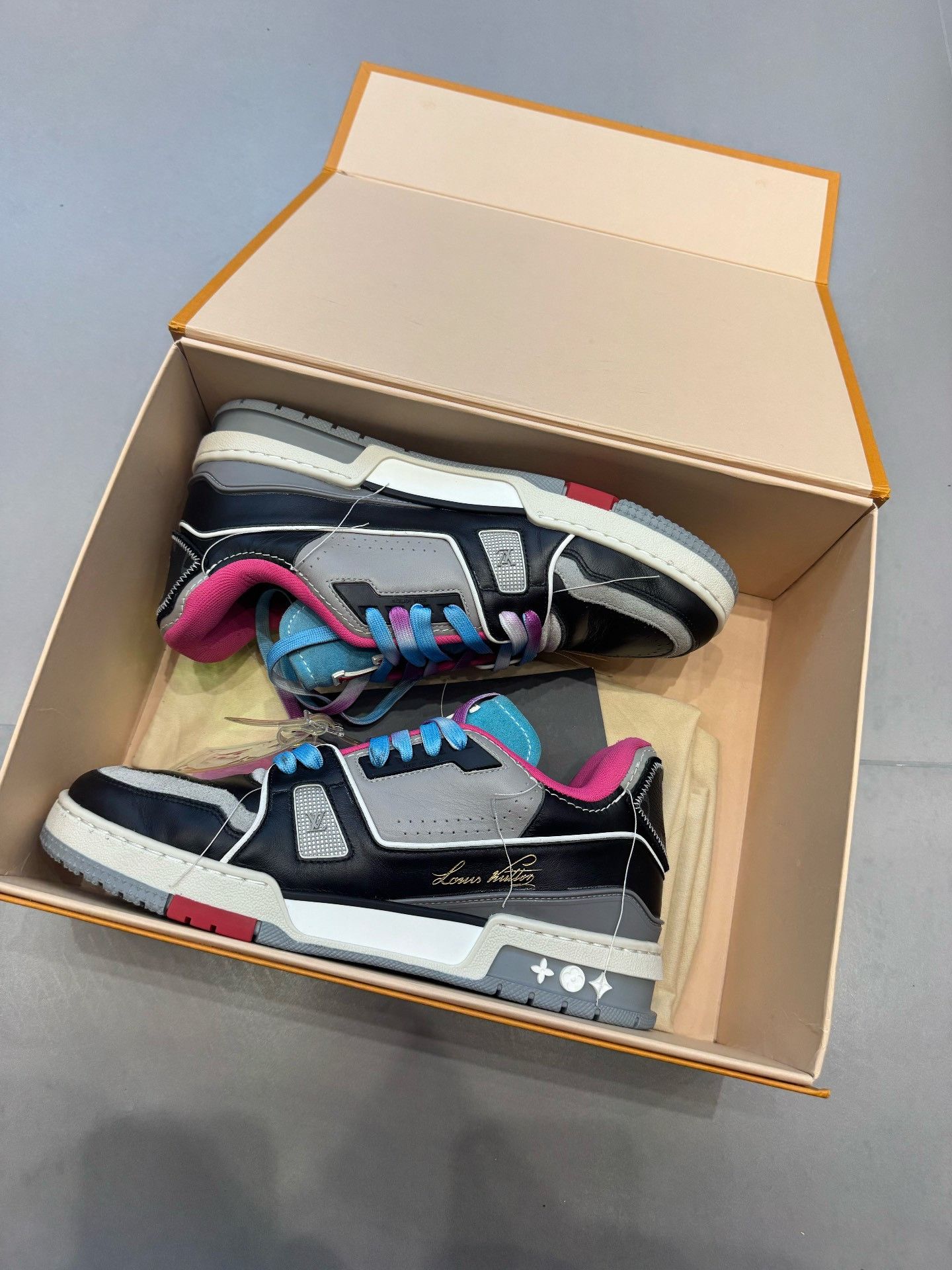 Louis Vuitton Louis Vuitton LV Trainer Sneakers Size 8 Size US 8 / EU 41 - 2 Thumbnail