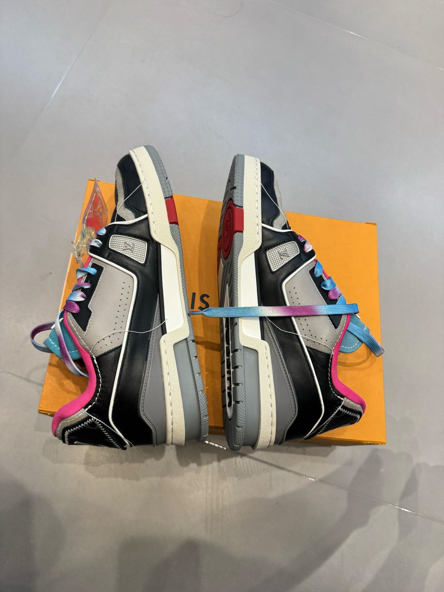 Louis Vuitton Louis Vuitton LV Trainer Sneakers Size 8 Size US 8 / EU 41 - 8 Thumbnail