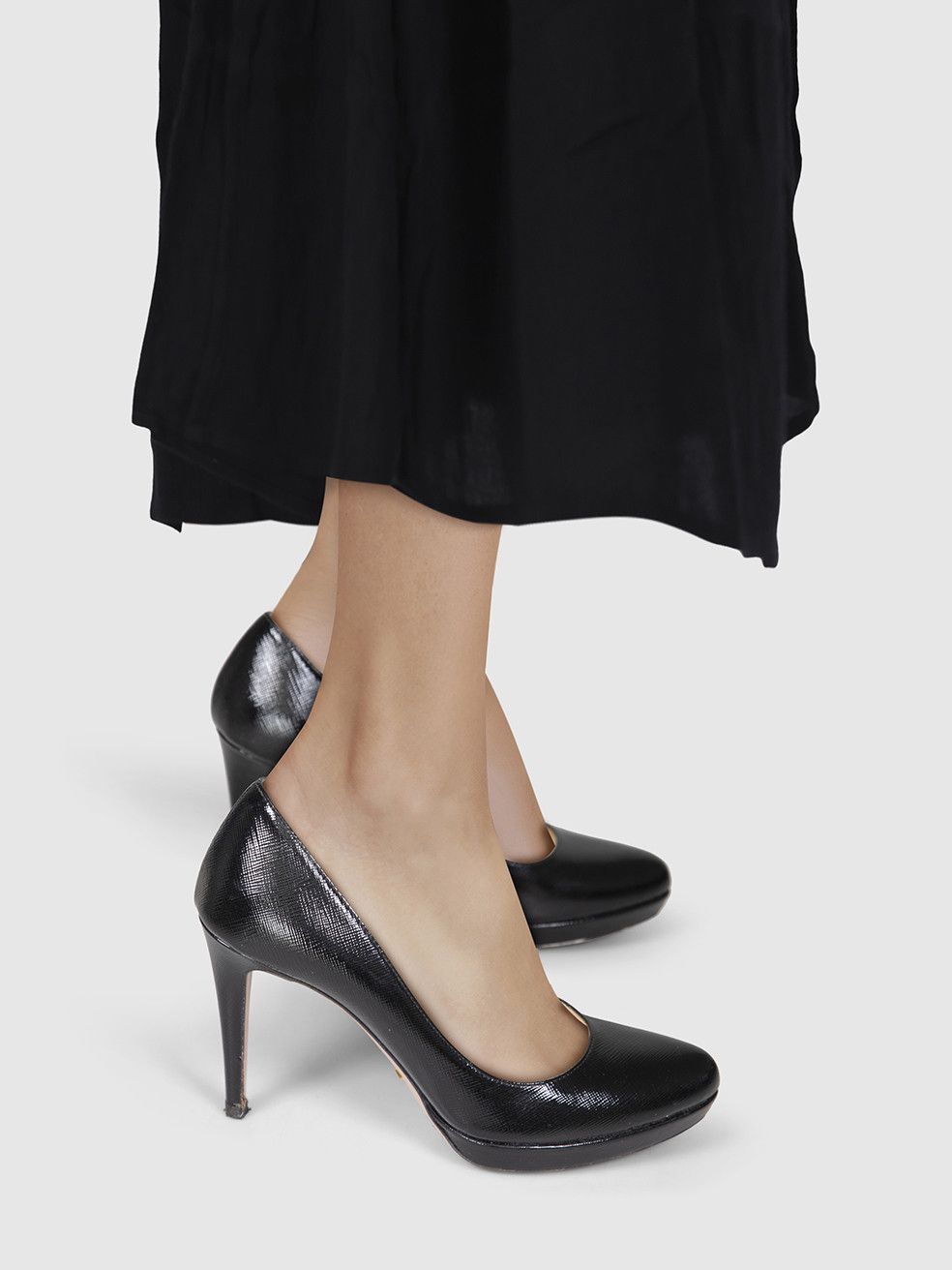 Prada Black Saffiano Leather Pumps Size US 6 / IT 36 - 2 Thumbnail