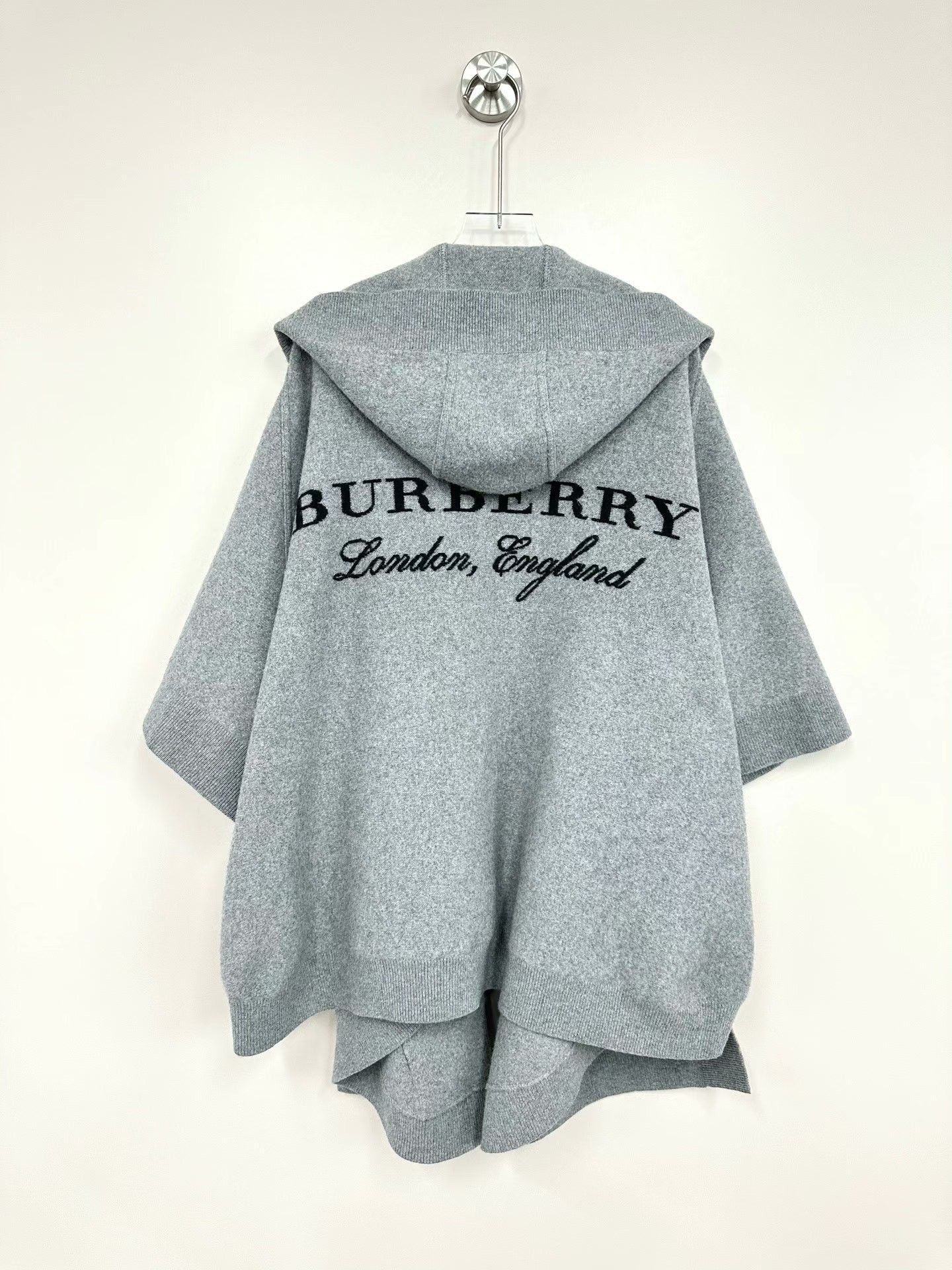 Burberry Burberry Gray Back Logo Hooded Cape Size M / US 6-8 / IT 42-44 - 2 Thumbnail