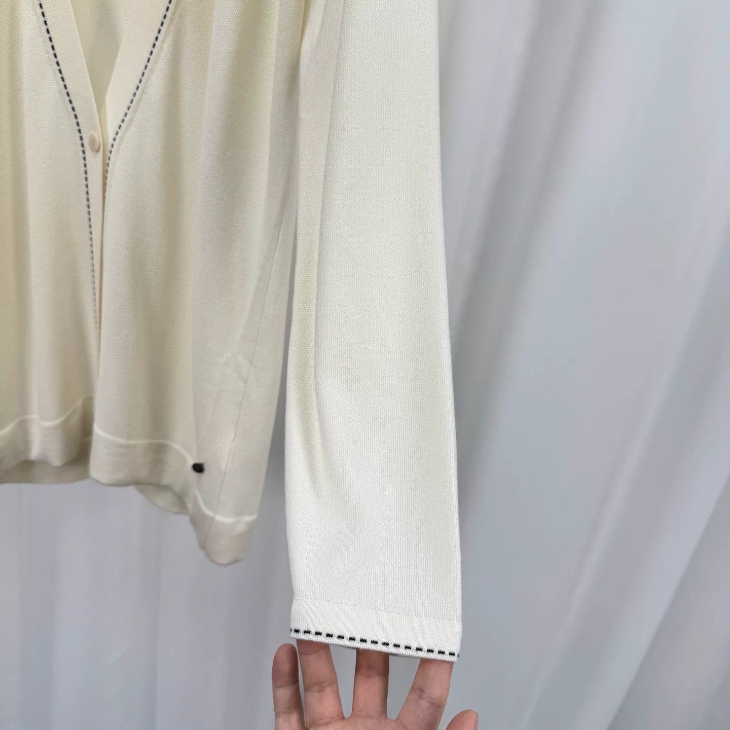Hermes Hermes Cream Wool Knit Cardigan w/Pendant Size XS / US 0-2 / IT 36-38 - 4 Thumbnail