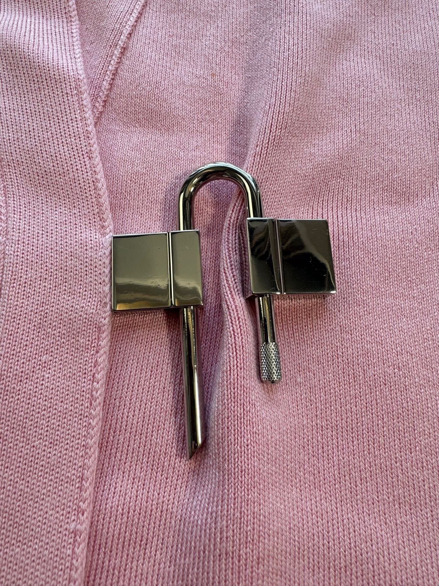 Givenchy Givenchy Pink Lock Button Wool Cardigan Size S / US 4 / IT 40 - 6 Thumbnail