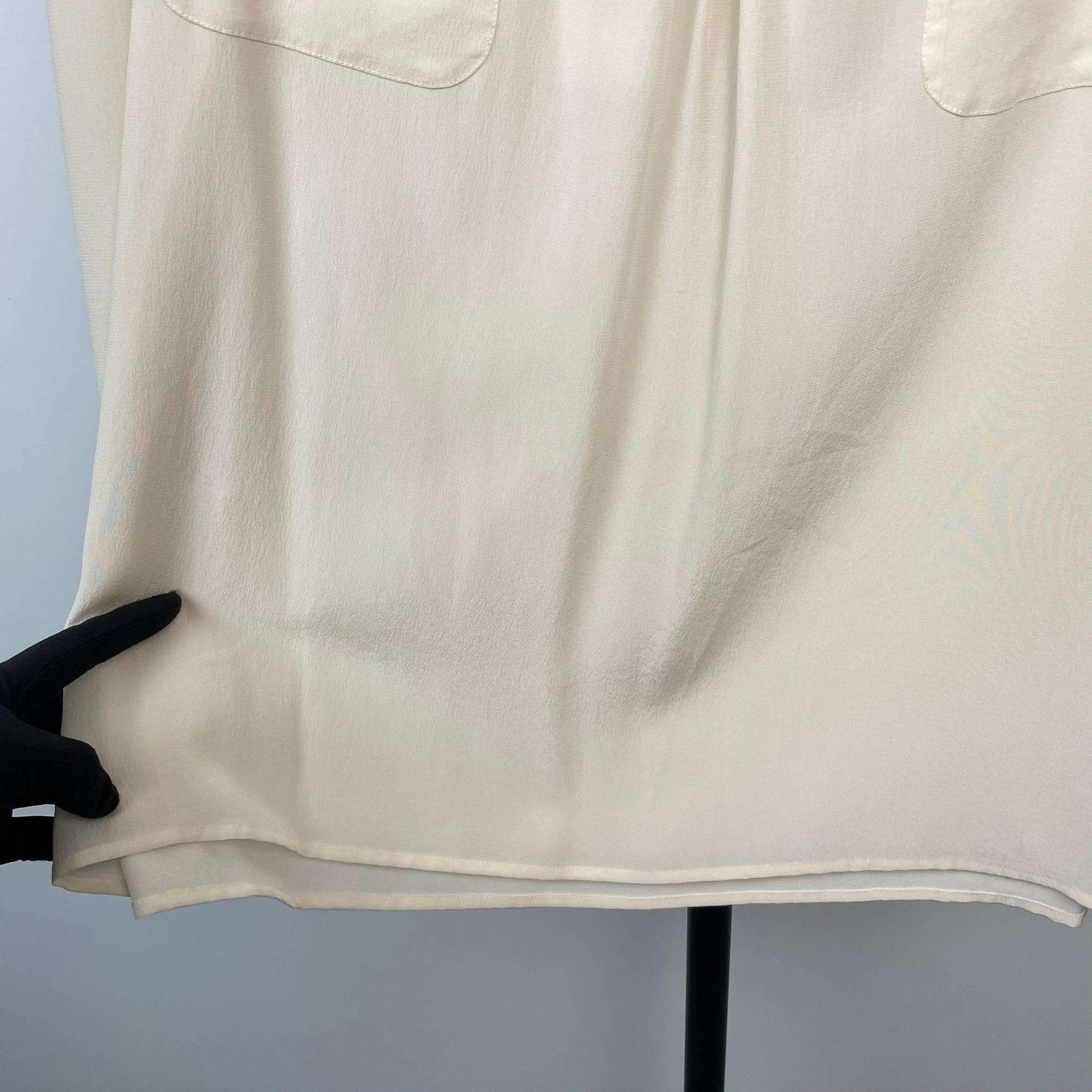 Chanel Chanel Cream Gold Button Long-Sleeve Shirt Size XXS / US 00 / IT 34 - 5 Thumbnail