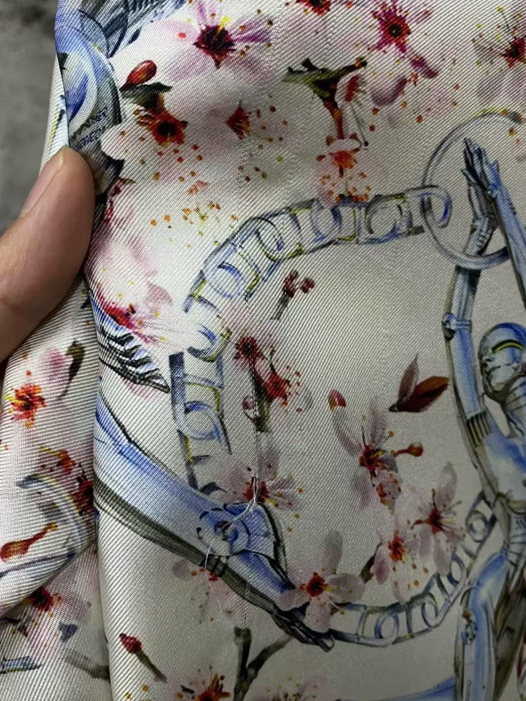 Dior Dior Hajime Sorayama Cream Shirt Size S / US 4 / IT 40 - 5 Thumbnail