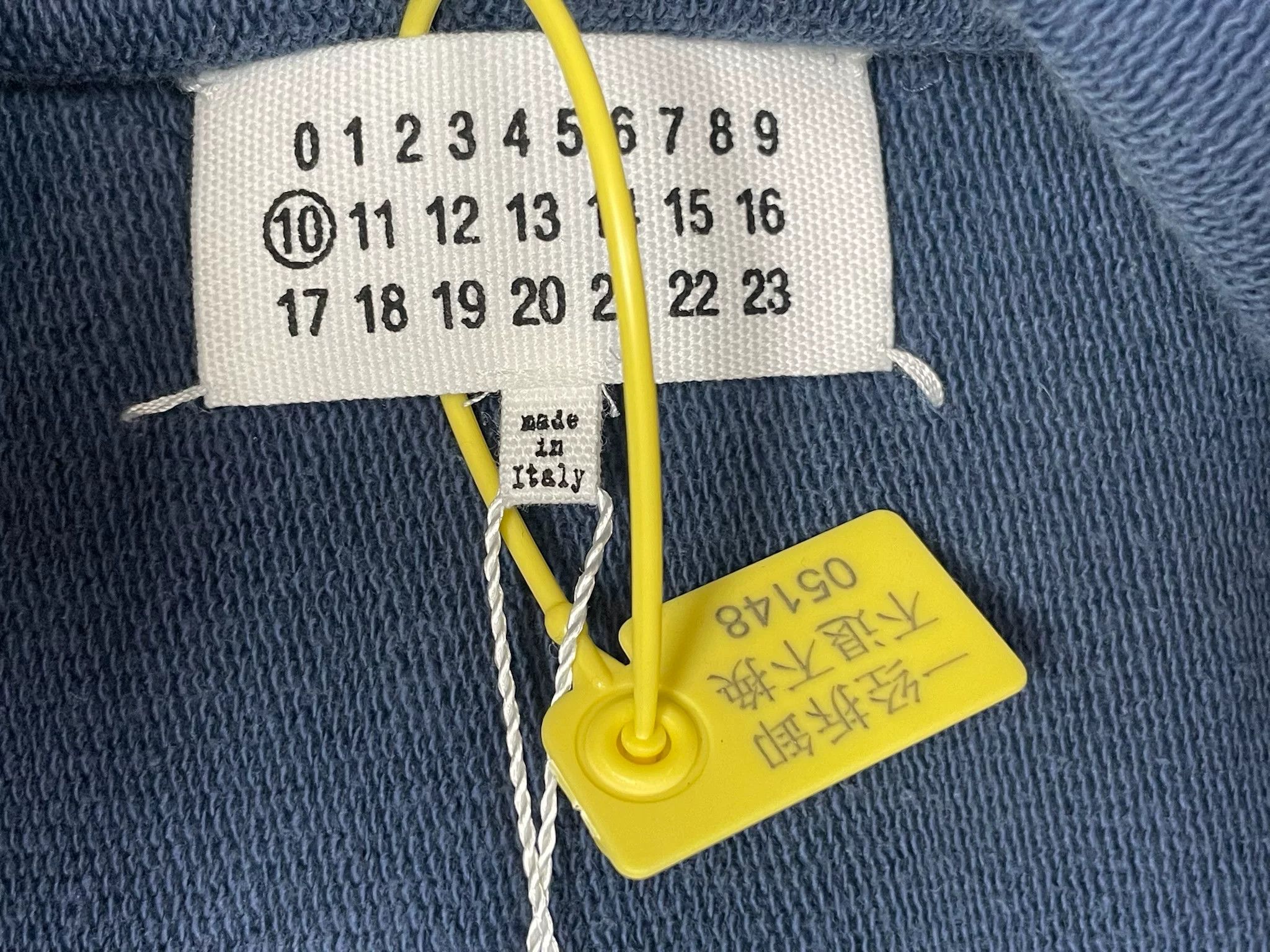 Maison Margiela Maison Margiela Reverse Design Oversized Hoodie Size US M / EU 48-50 / 2 - 7 Thumbnail