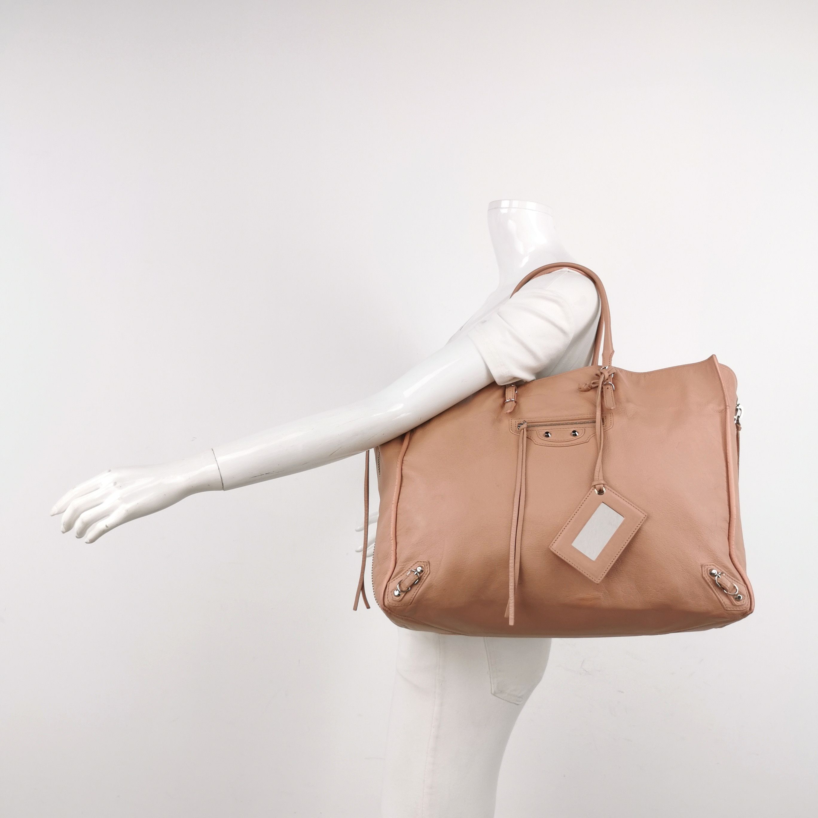 Balenciaga Balenciaga Women os Shoulder Bags Size ONE SIZE - 2 Thumbnail