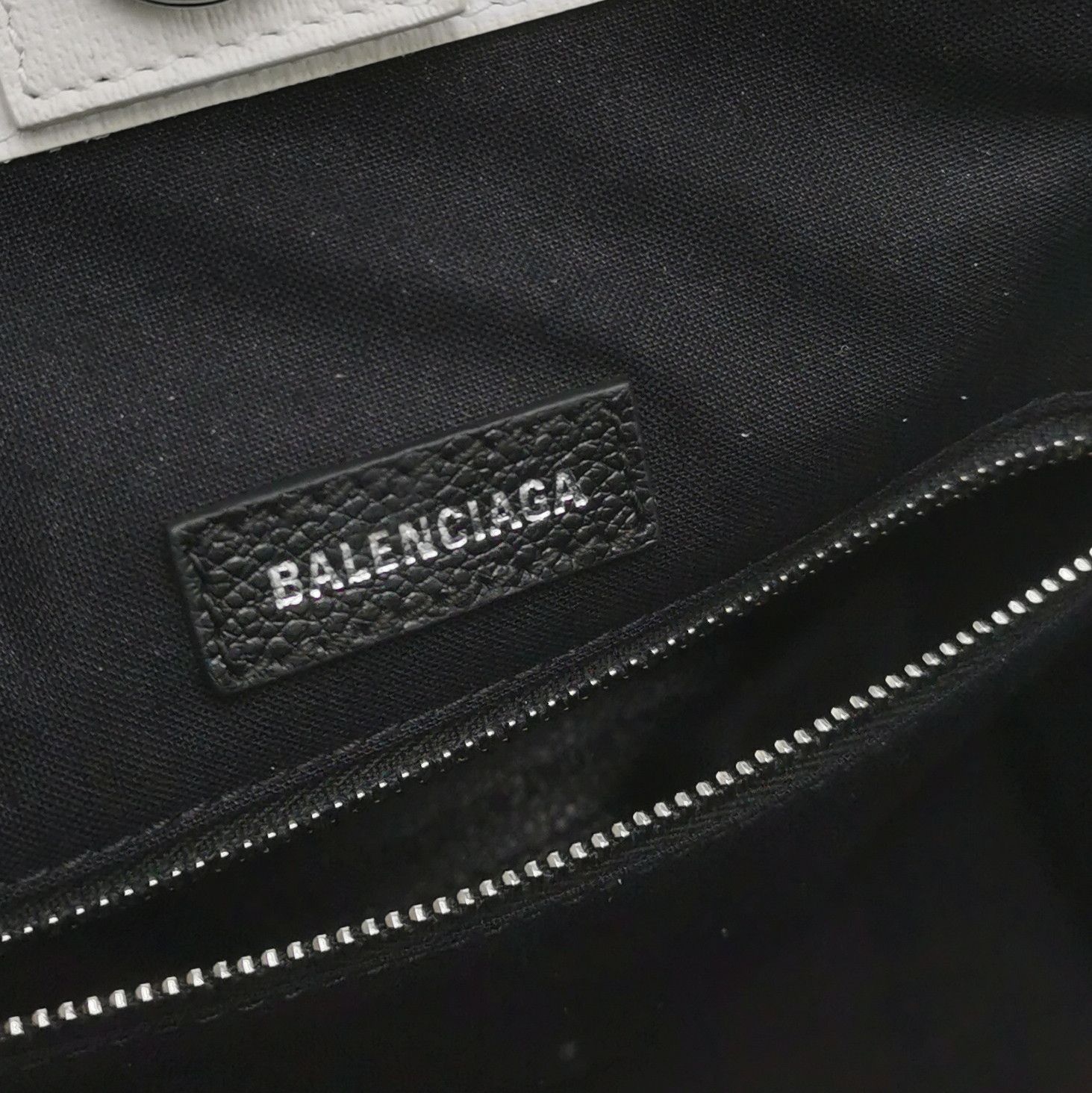 Balenciaga Balenciaga Women os Shoulder Bags Size ONE SIZE - 8 Thumbnail