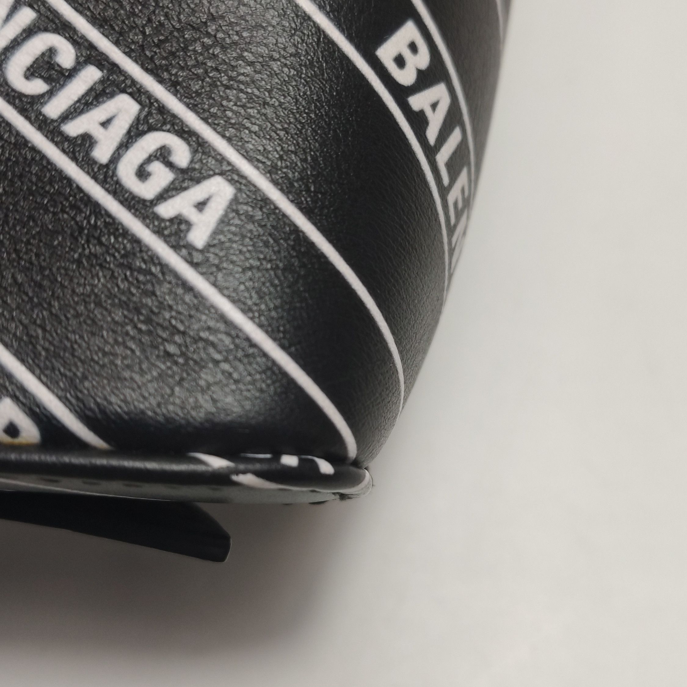 Balenciaga Balenciaga Women os Crossbody Bags Size ONE SIZE - 17 Thumbnail