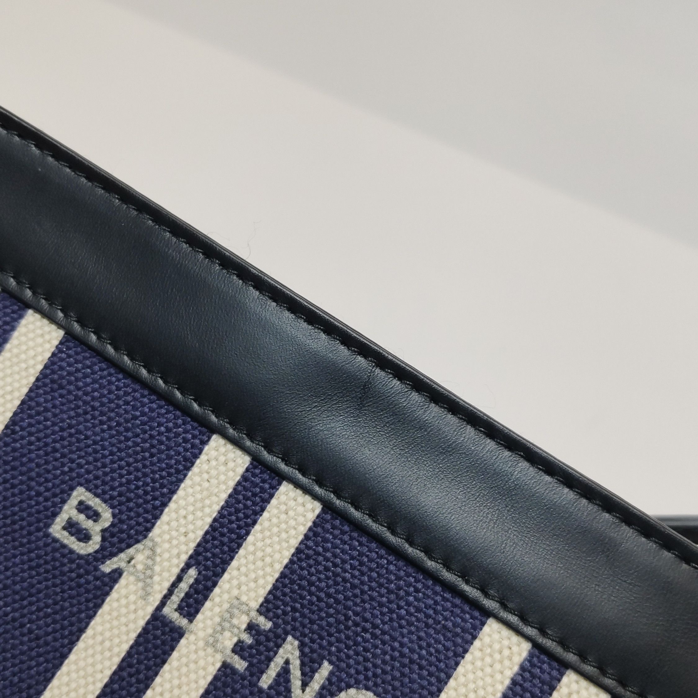 Balenciaga Balenciaga Women os Crossbody Bags Size ONE SIZE - 12 Thumbnail