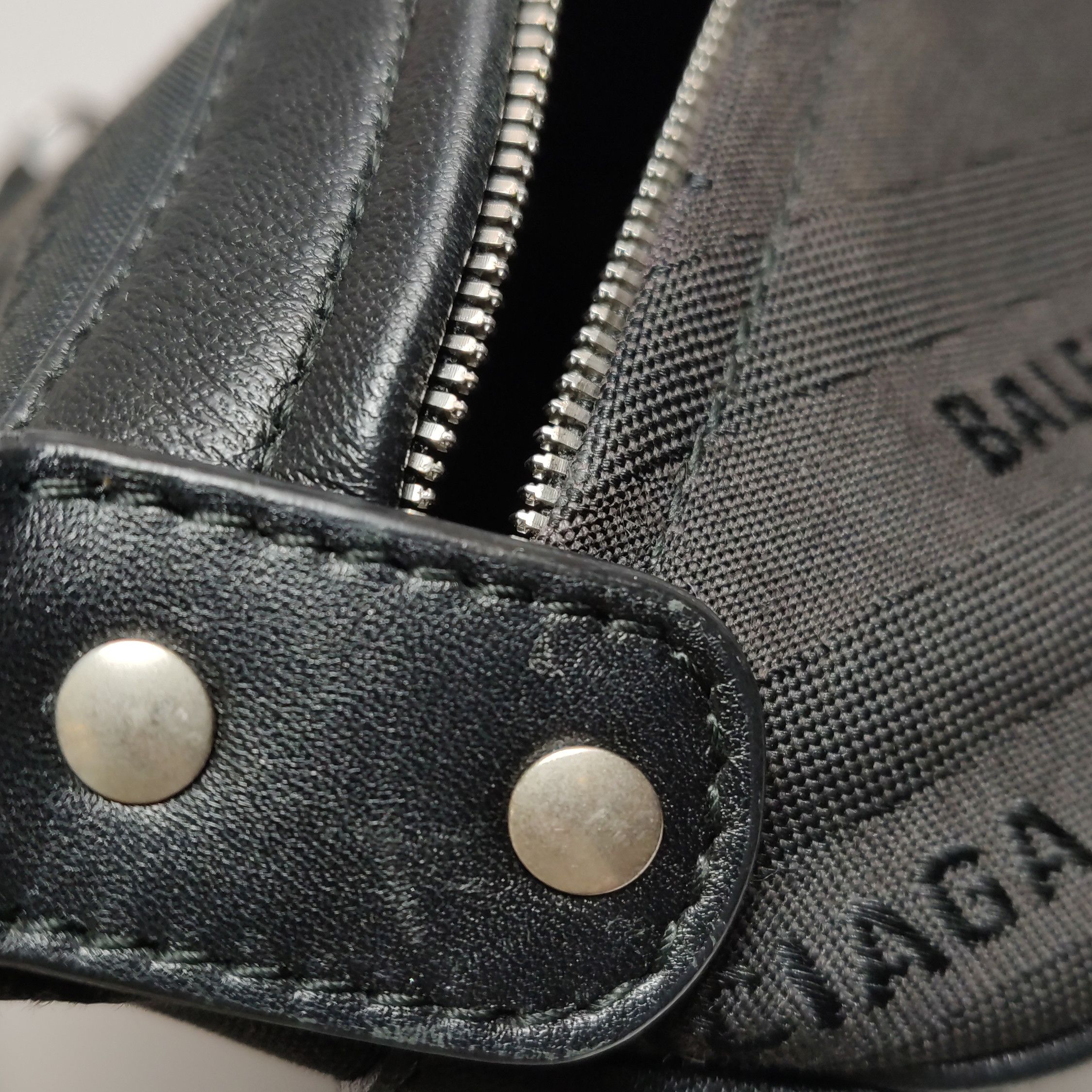 Balenciaga Balenciaga Women os Crossbody Bags Size ONE SIZE - 13 Thumbnail