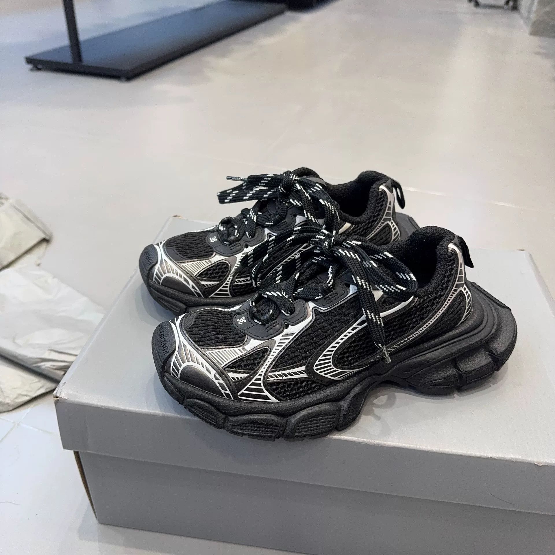 Balenciaga Balenciaga 3XL Sneakers Size 36 Size US 6 / IT 36 - 2 Thumbnail