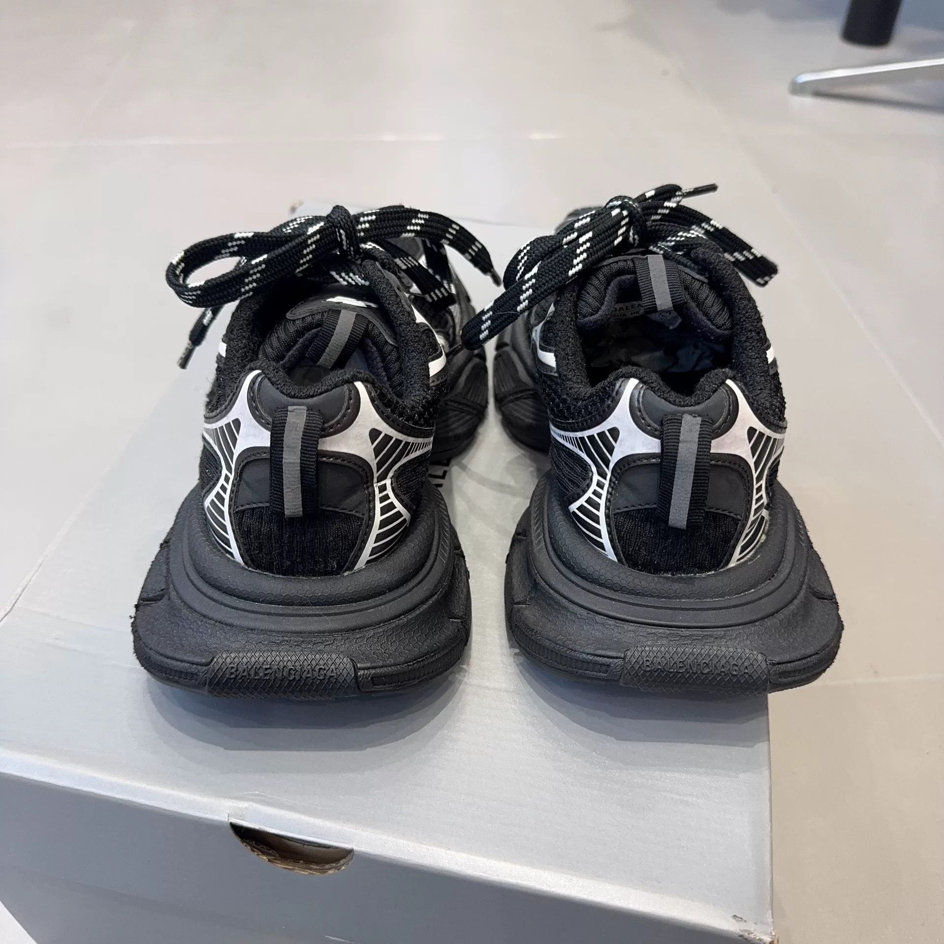 Balenciaga Balenciaga 3XL Sneakers Size 36 Size US 6 / IT 36 - 4 Thumbnail
