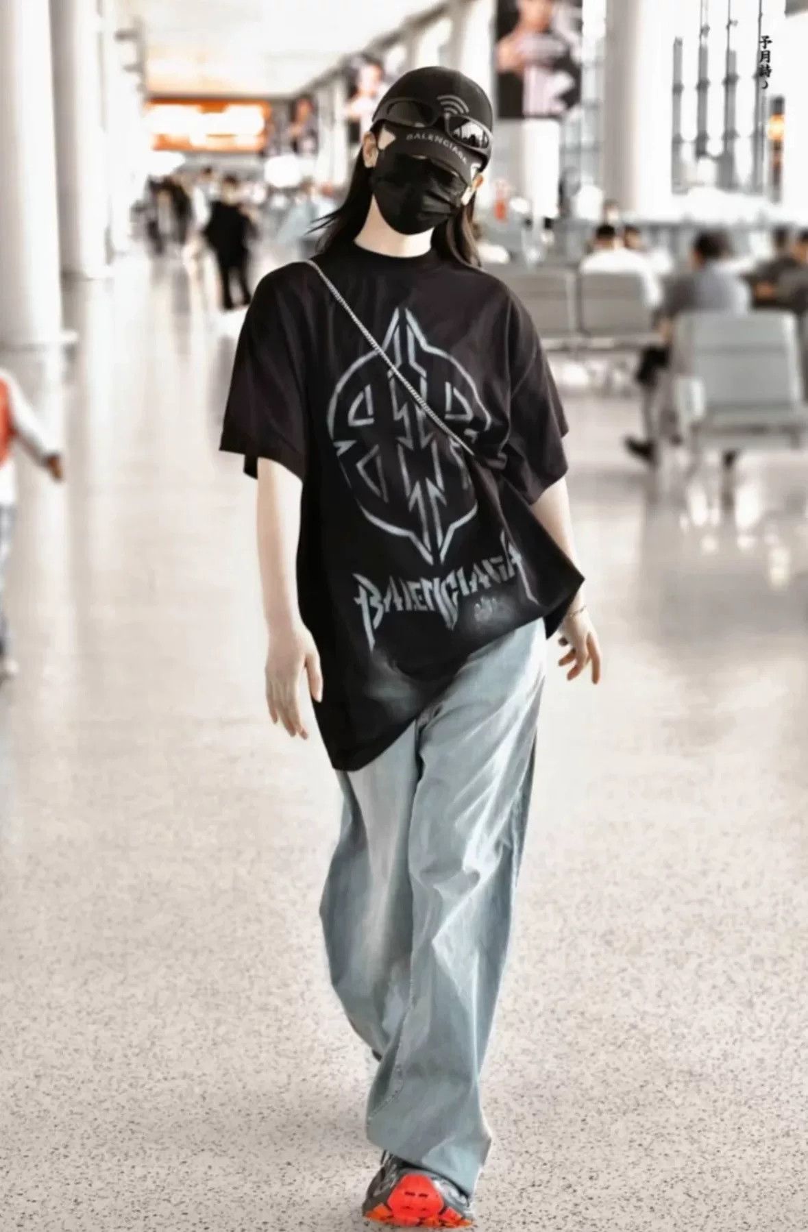 Balenciaga Balenciaga Bitcoin Print T-Shirt Size M Size US M / EU 48-50 / 2 - 8 Thumbnail