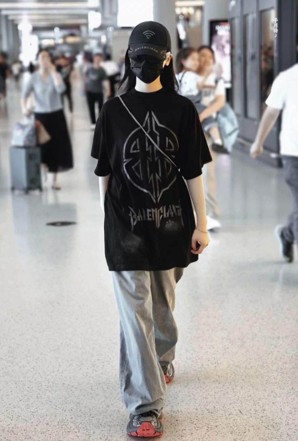 Balenciaga Balenciaga Bitcoin Print T-Shirt Size M Size US M / EU 48-50 / 2 - 7 Thumbnail