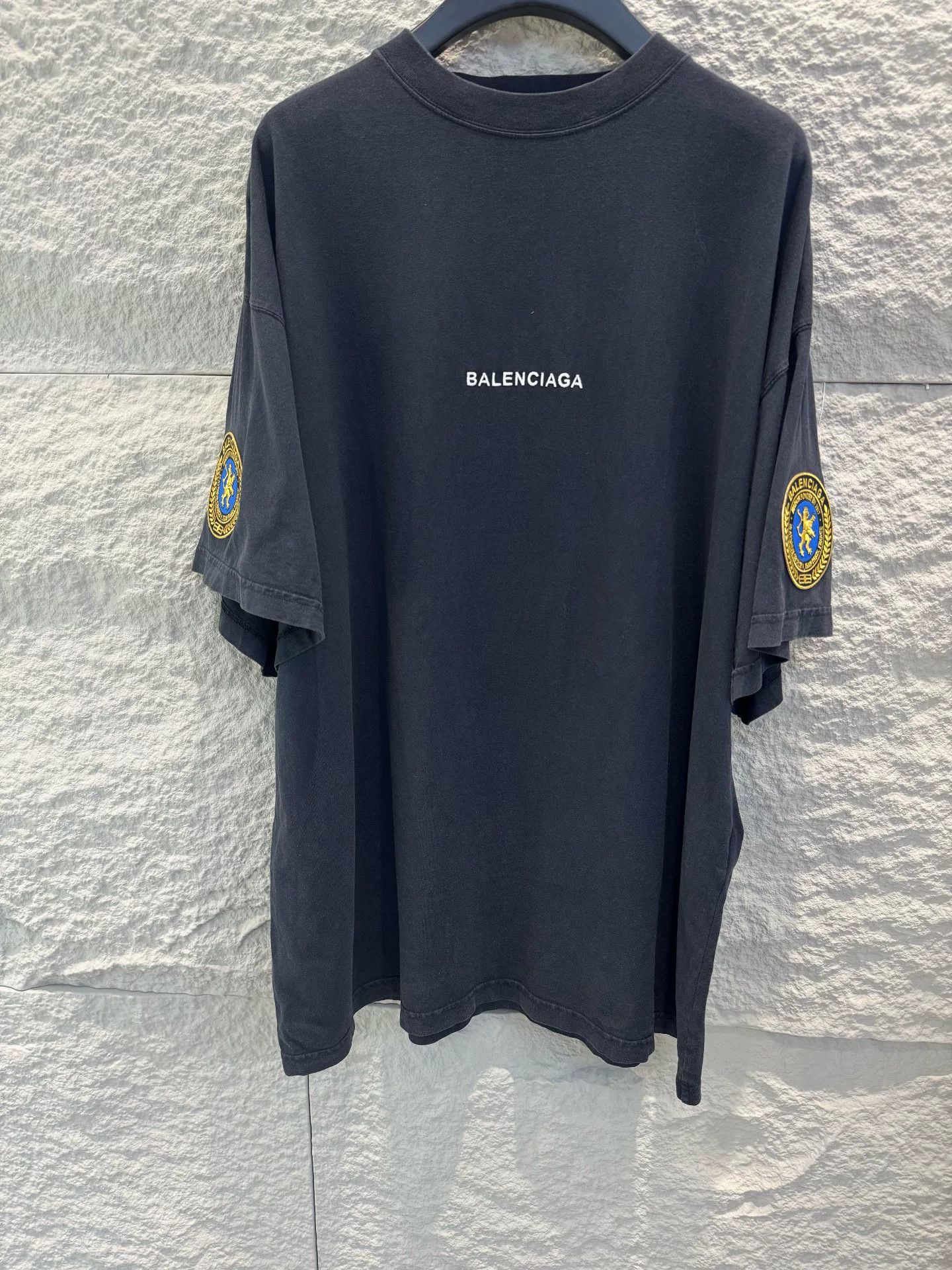Balenciaga Balenciaga Lion Patch T-Shirt Size 2 Size US M / EU 48-50 / 2 - 2 Thumbnail
