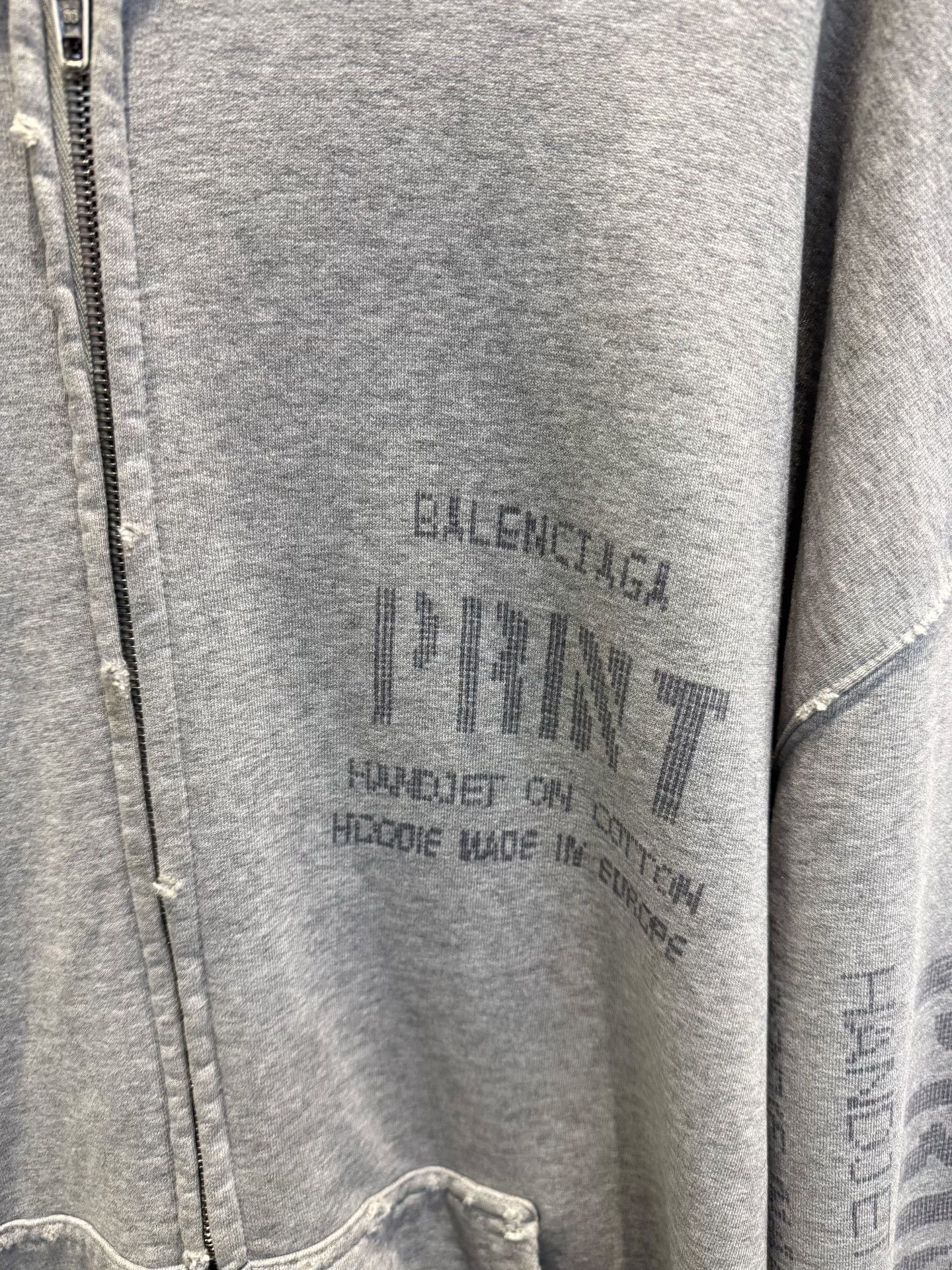 Balenciaga Balenciaga Print Distressed Zip Hoodie Size L Size US L / EU 52-54 / 3 - 3 Thumbnail