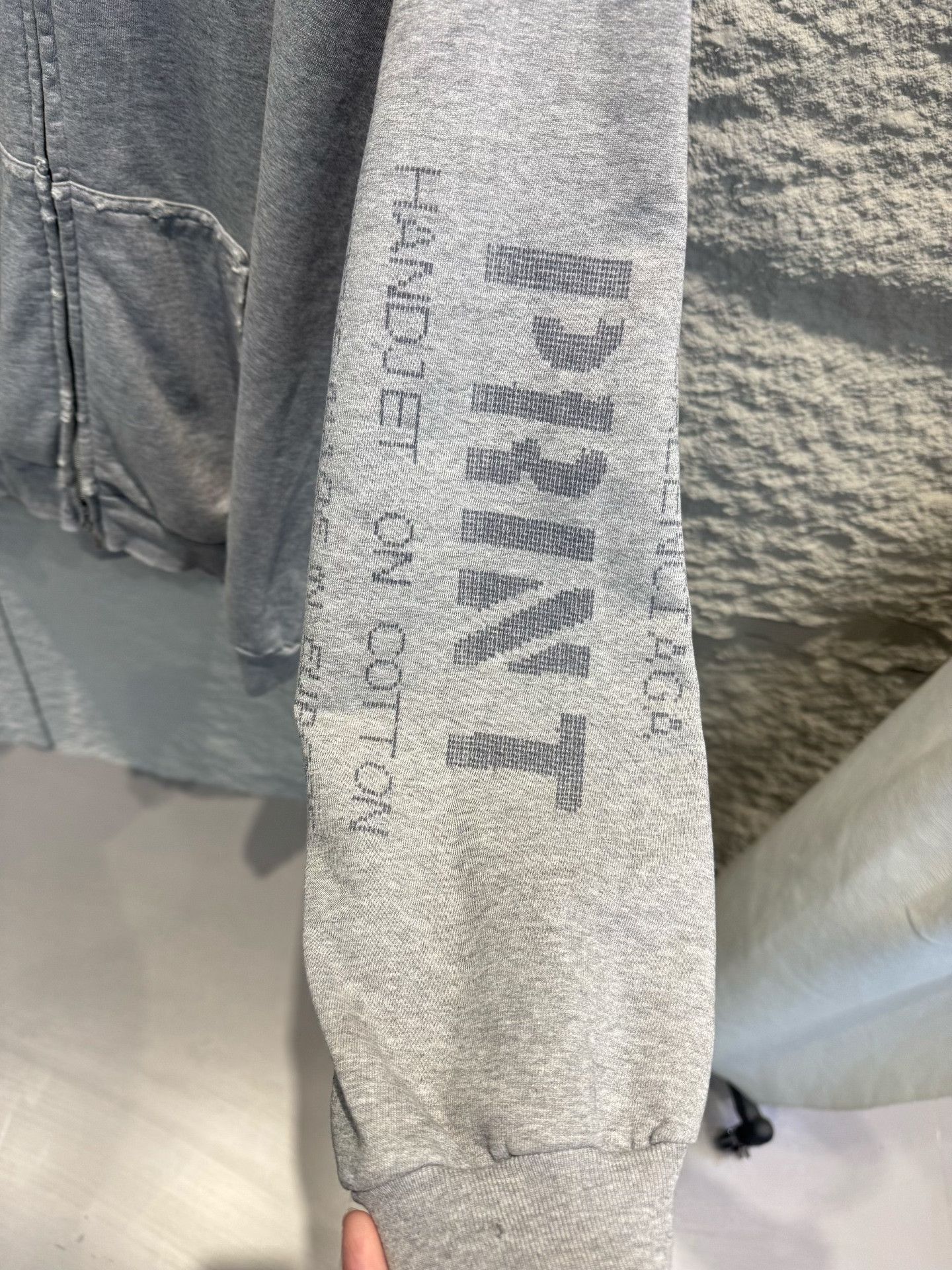 Balenciaga Balenciaga Print Distressed Zip Hoodie Size L Size US L / EU 52-54 / 3 - 4 Thumbnail