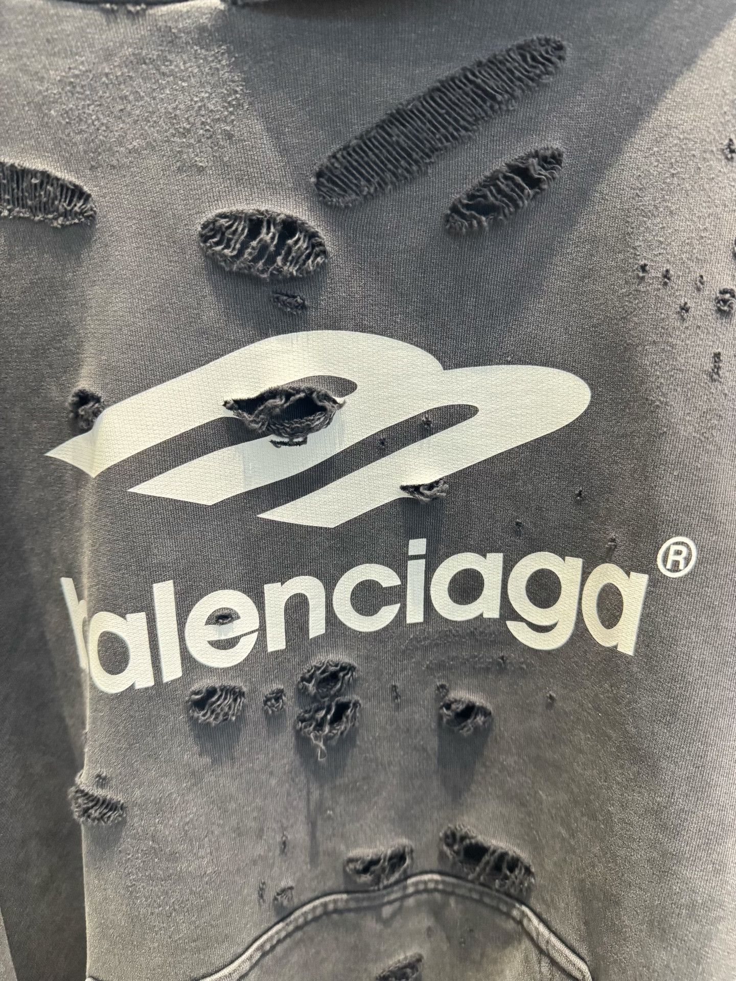 Balenciaga Balenciaga Distressed 3B Hoodie Size S Size US S / EU 44-46 / 1 - 4 Thumbnail