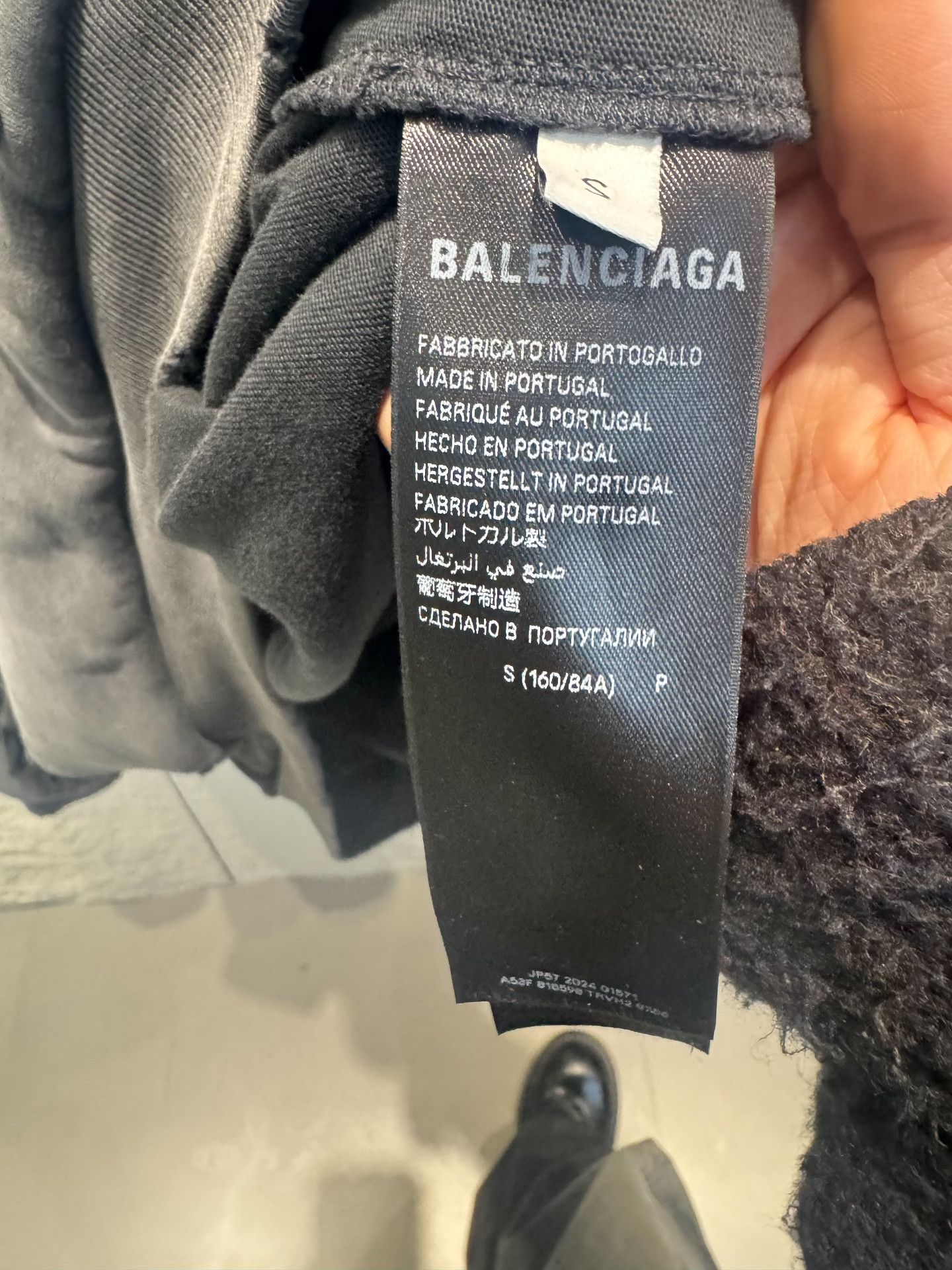 Balenciaga Balenciaga Distressed 3B Hoodie Size S Size US S / EU 44-46 / 1 - 6 Thumbnail