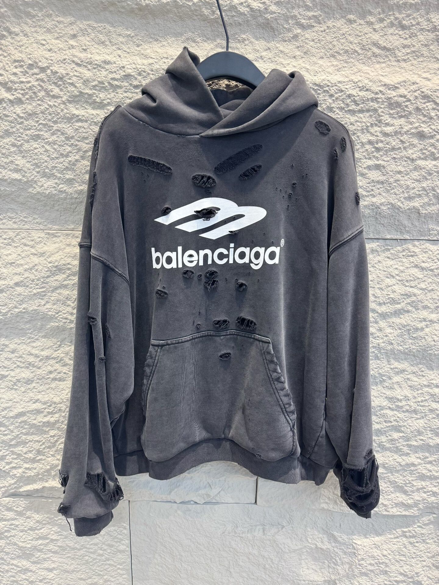 Balenciaga Balenciaga Distressed 3B Hoodie Size S Size US S / EU 44-46 / 1 - 2 Thumbnail