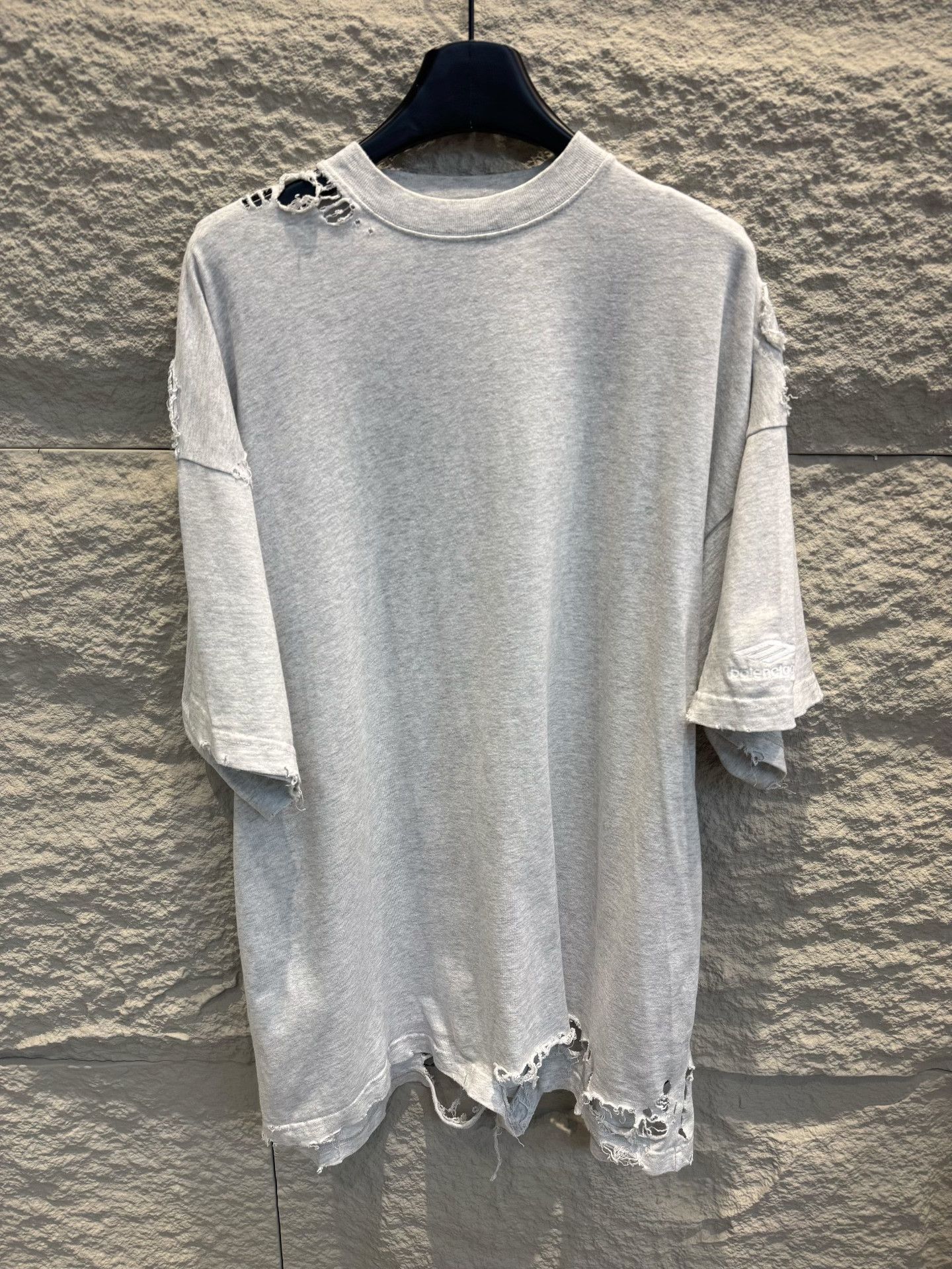Balenciaga Balenciaga Distressed Unifit T-Shirt Size S Size US S / EU 44-46 / 1 - 2 Thumbnail