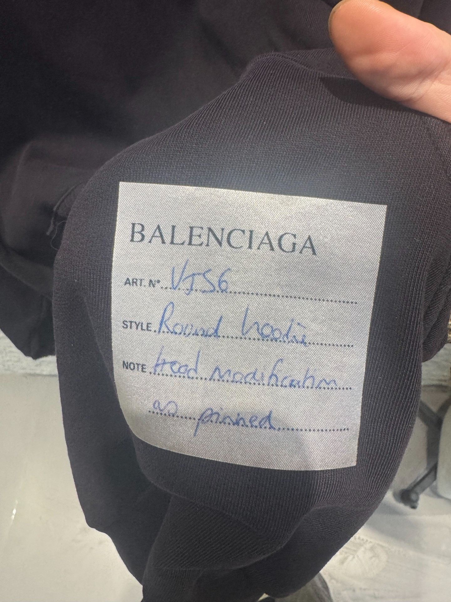 Balenciaga Balenciaga Hand Modification Round Hoodie US M Size US M / EU 48-50 / 2 - 3 Thumbnail