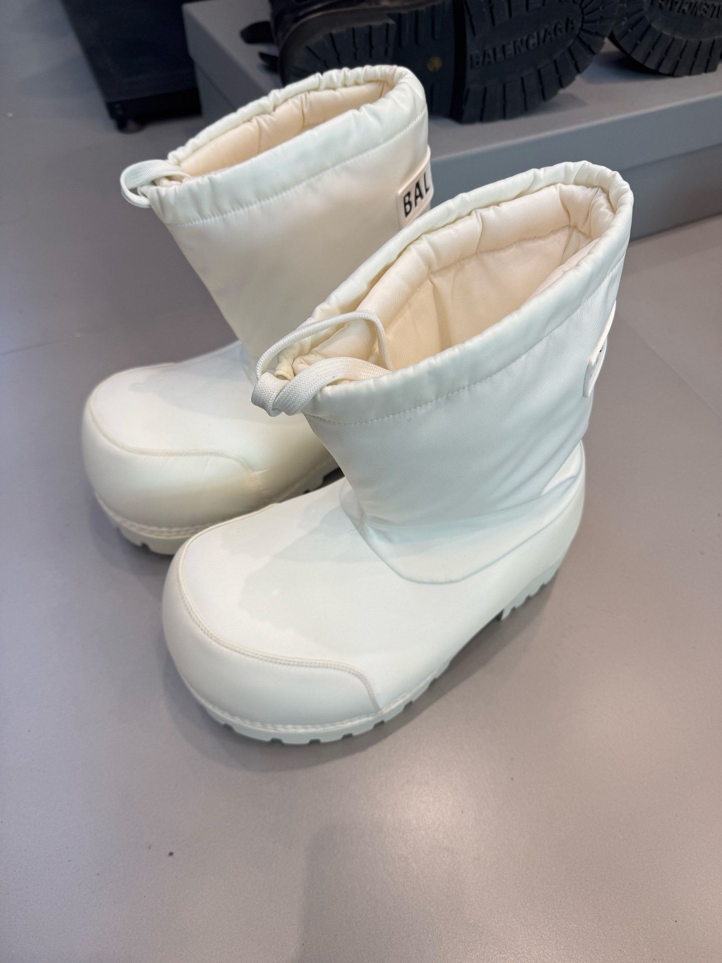 Balenciaga Balenciaga Alaska Snow Boots Size 36 Size US 6 / IT 36 - 2 Thumbnail