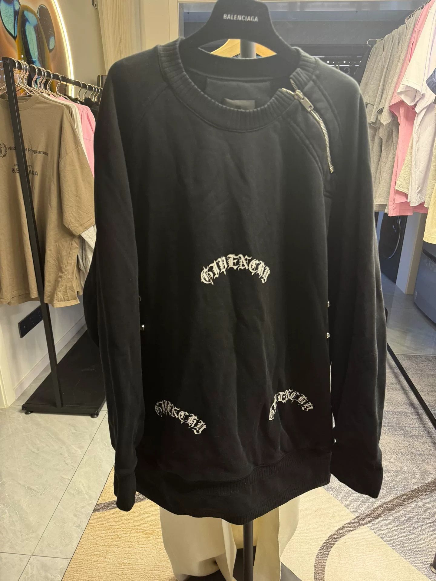 Givenchy Givenchy Logo Zip Sweatshirt Size S Size US S / EU 44-46 / 1 - 2 Thumbnail
