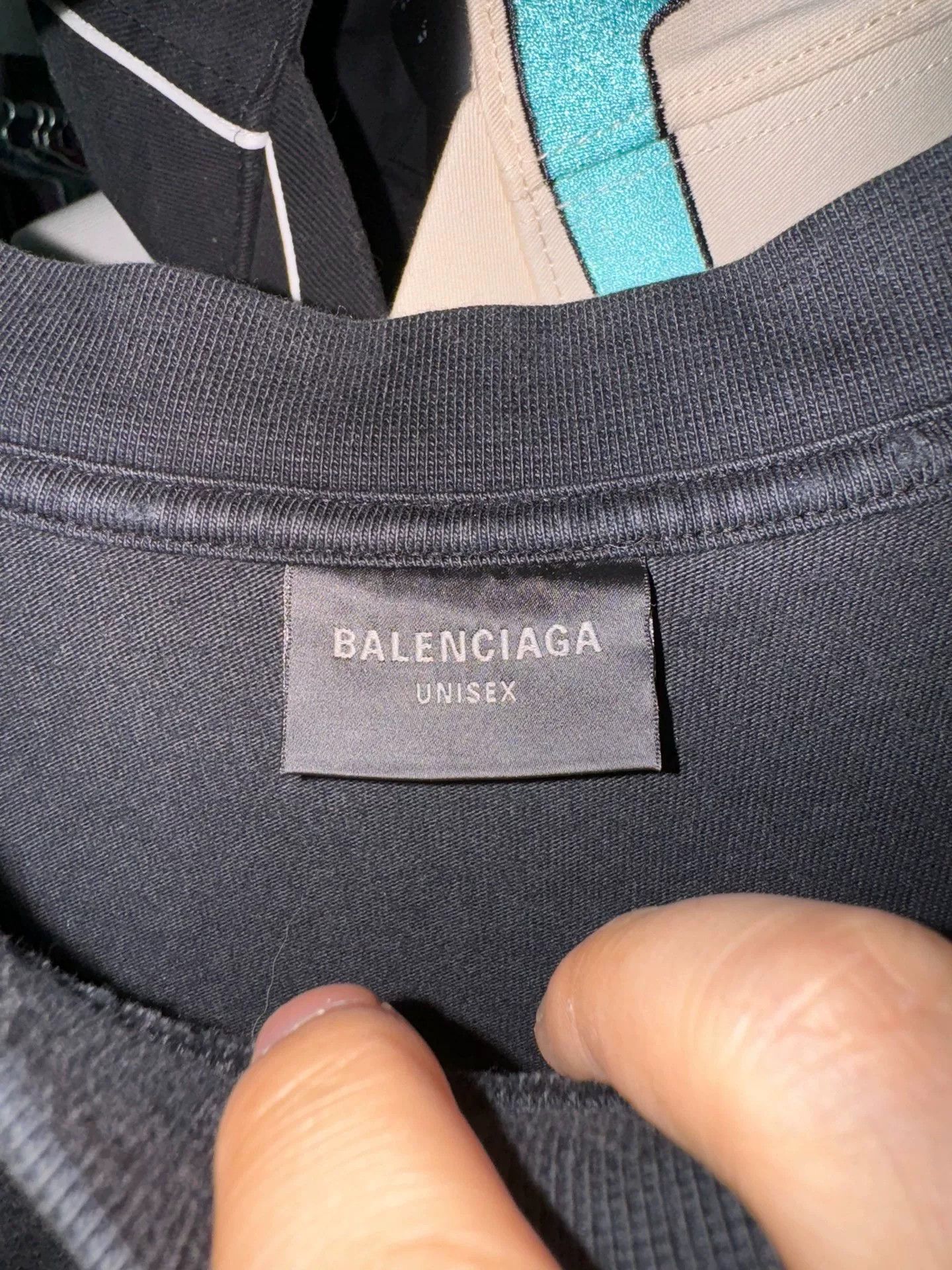 Balenciaga Balenciaga Crest Logo T-Shirt Size L Size US L / EU 52-54 / 3 - 3 Thumbnail