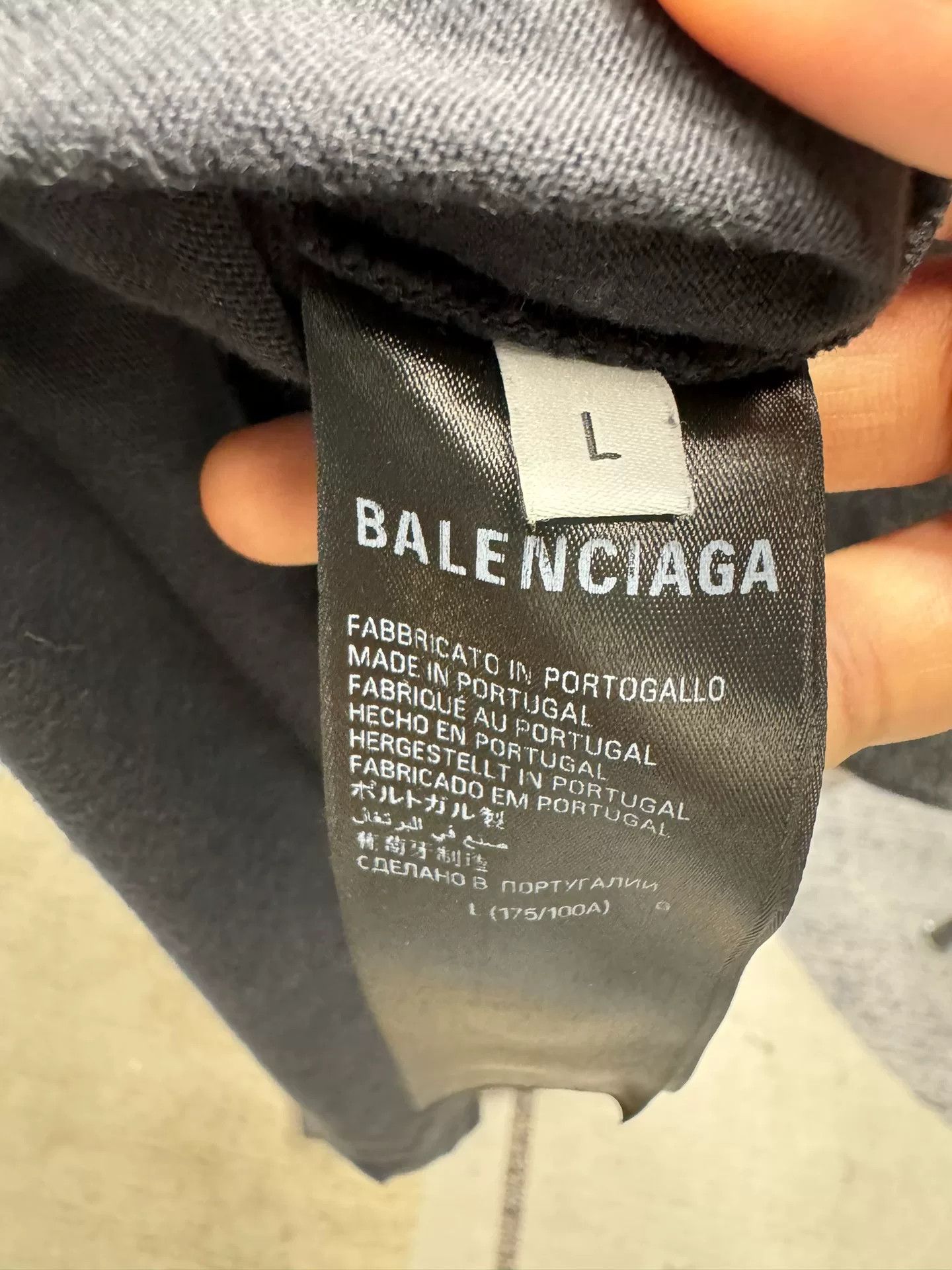 Balenciaga Balenciaga Crest Graphic T-Shirt Size L Size US L / EU 52-54 / 3 - 4 Thumbnail