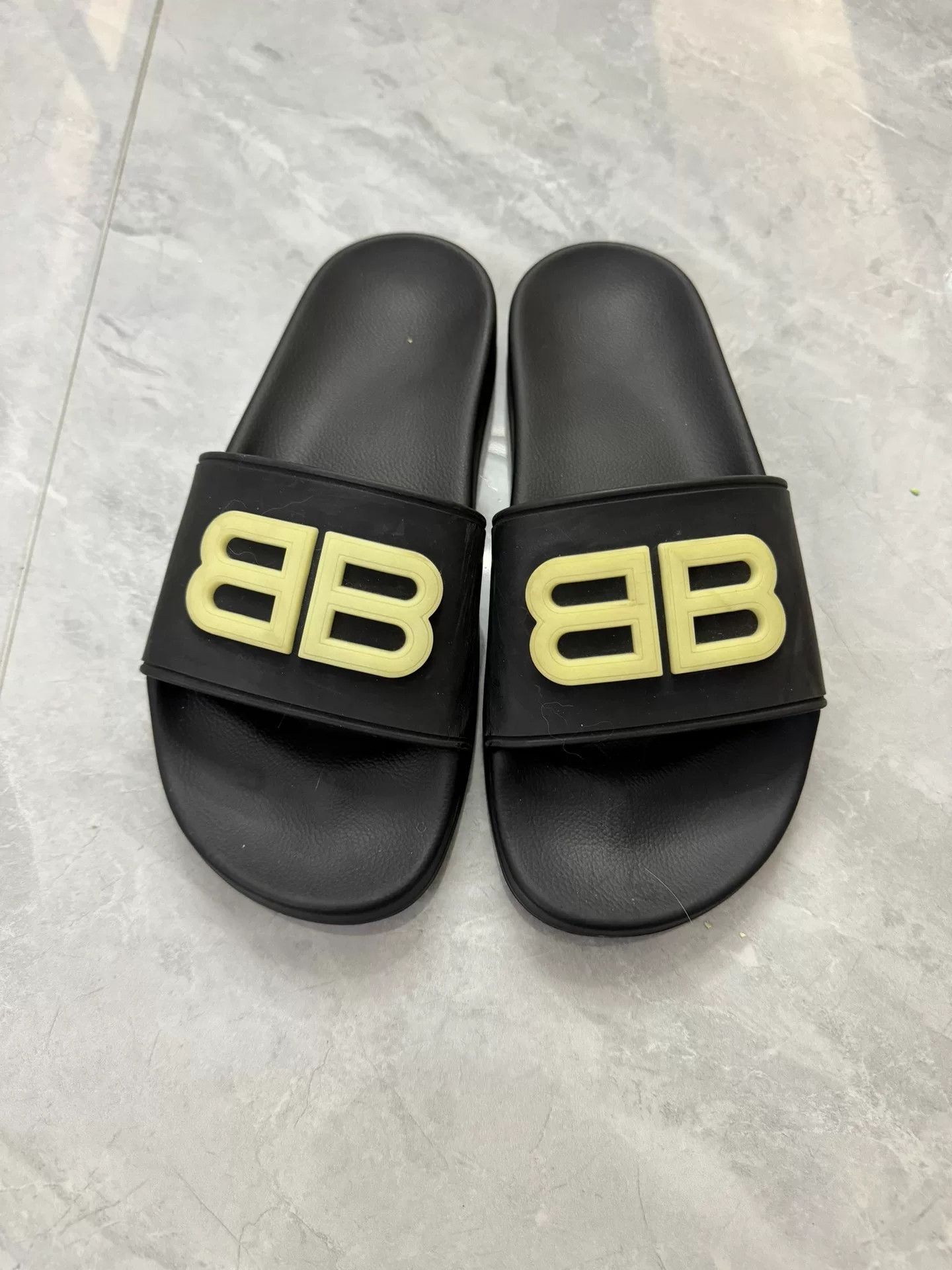 Balenciaga Balenciaga BB Logo Pool Slides Size 38 Size US 8 / IT 38 - 2 Thumbnail