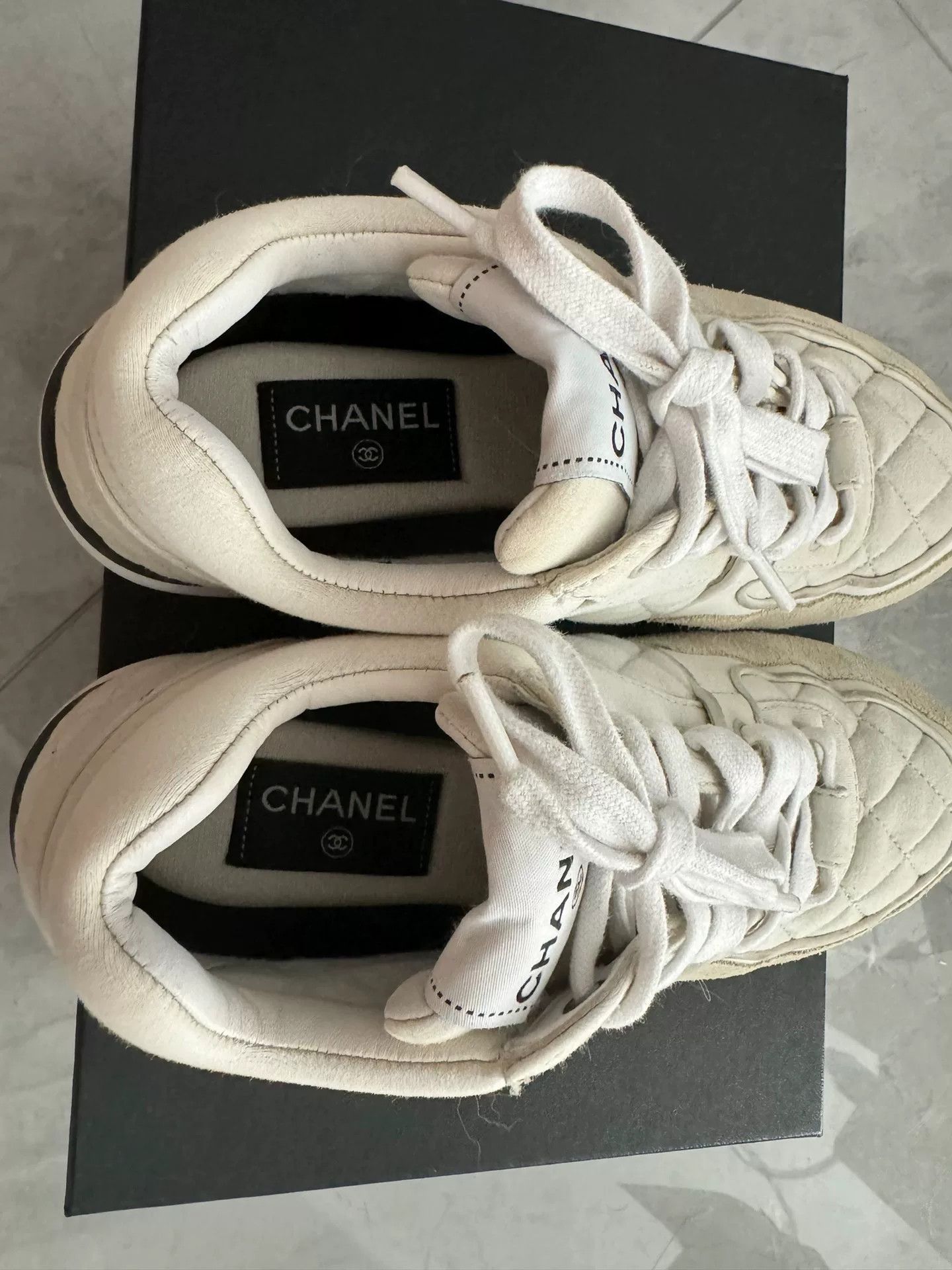 Chanel Chanel Quilted Low-Top Sneakers Size 37 Size US 6 / IT 36 - 4 Thumbnail