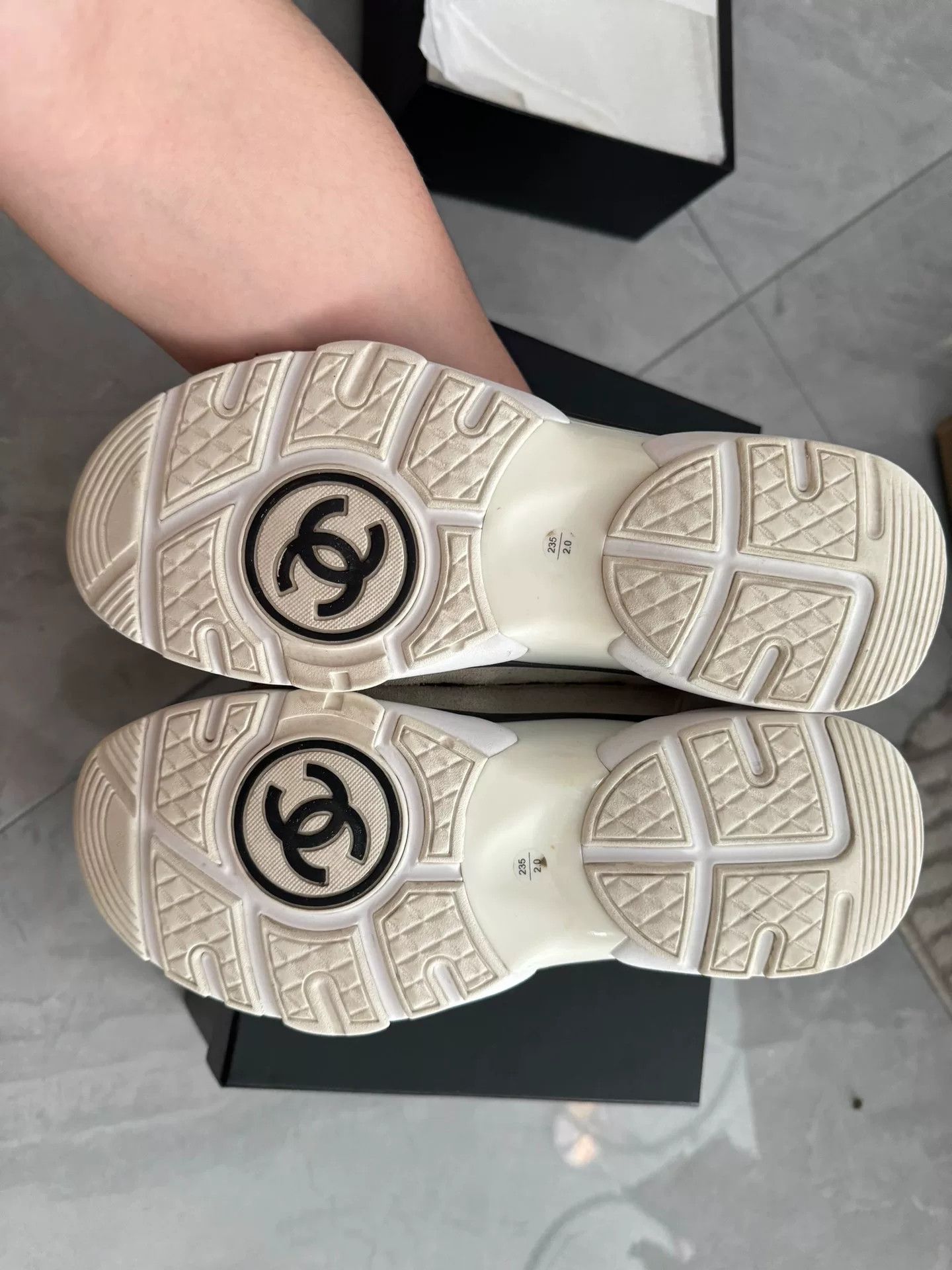 Chanel Chanel Quilted Low-Top Sneakers Size 37 Size US 6 / IT 36 - 6 Thumbnail