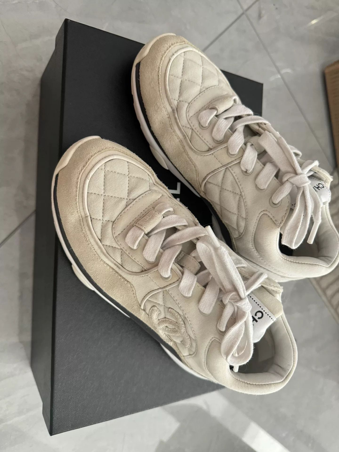 Chanel Chanel Quilted Low-Top Sneakers Size 37 Size US 6 / IT 36 - 3 Thumbnail