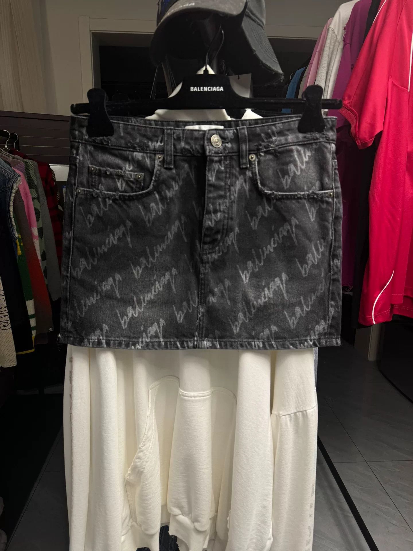Balenciaga Balenciaga Logo Graffiti Denim Mini Skirt Size 36 Size 26" / US 2 / IT 38 - 2 Thumbnail