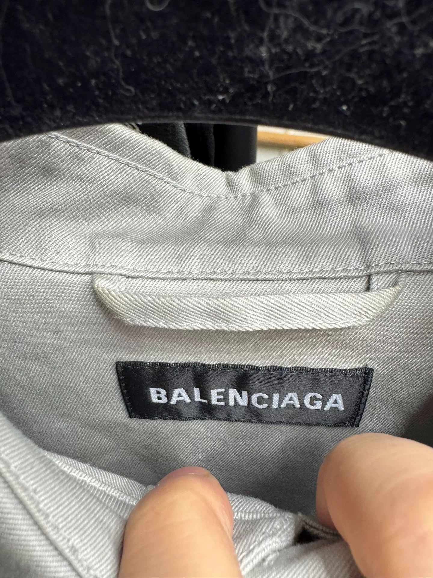Balenciaga Balenciaga Embroidered Logo Shirt Size S Size US S / EU 44-46 / 1 - 3 Thumbnail