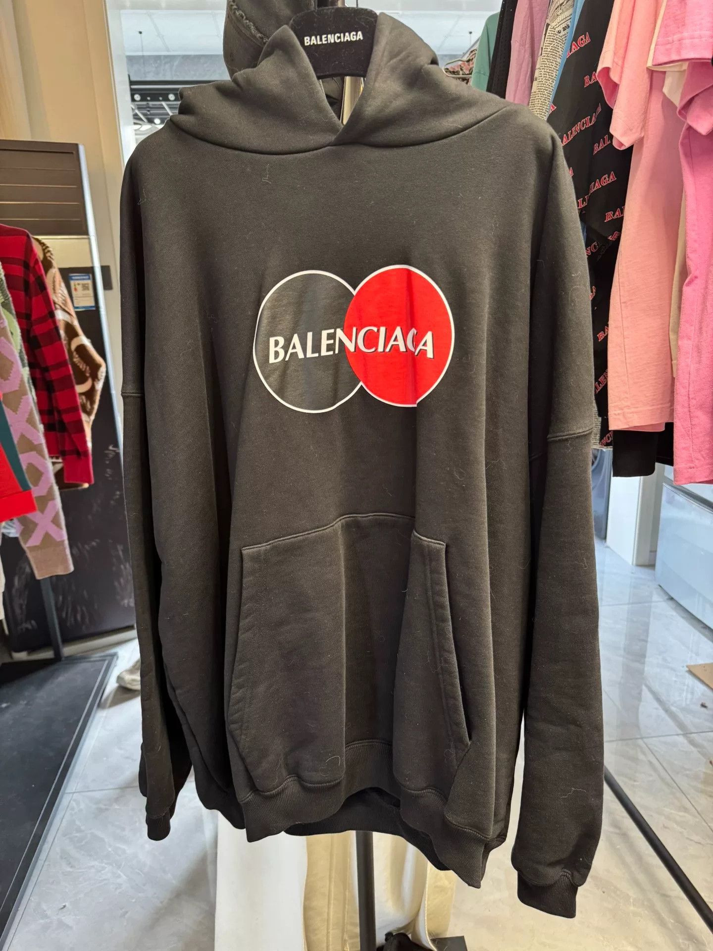 Balenciaga Balenciaga Mastercard Graphic Hoodie Size S Size US S / EU 44-46 / 1 - 2 Thumbnail