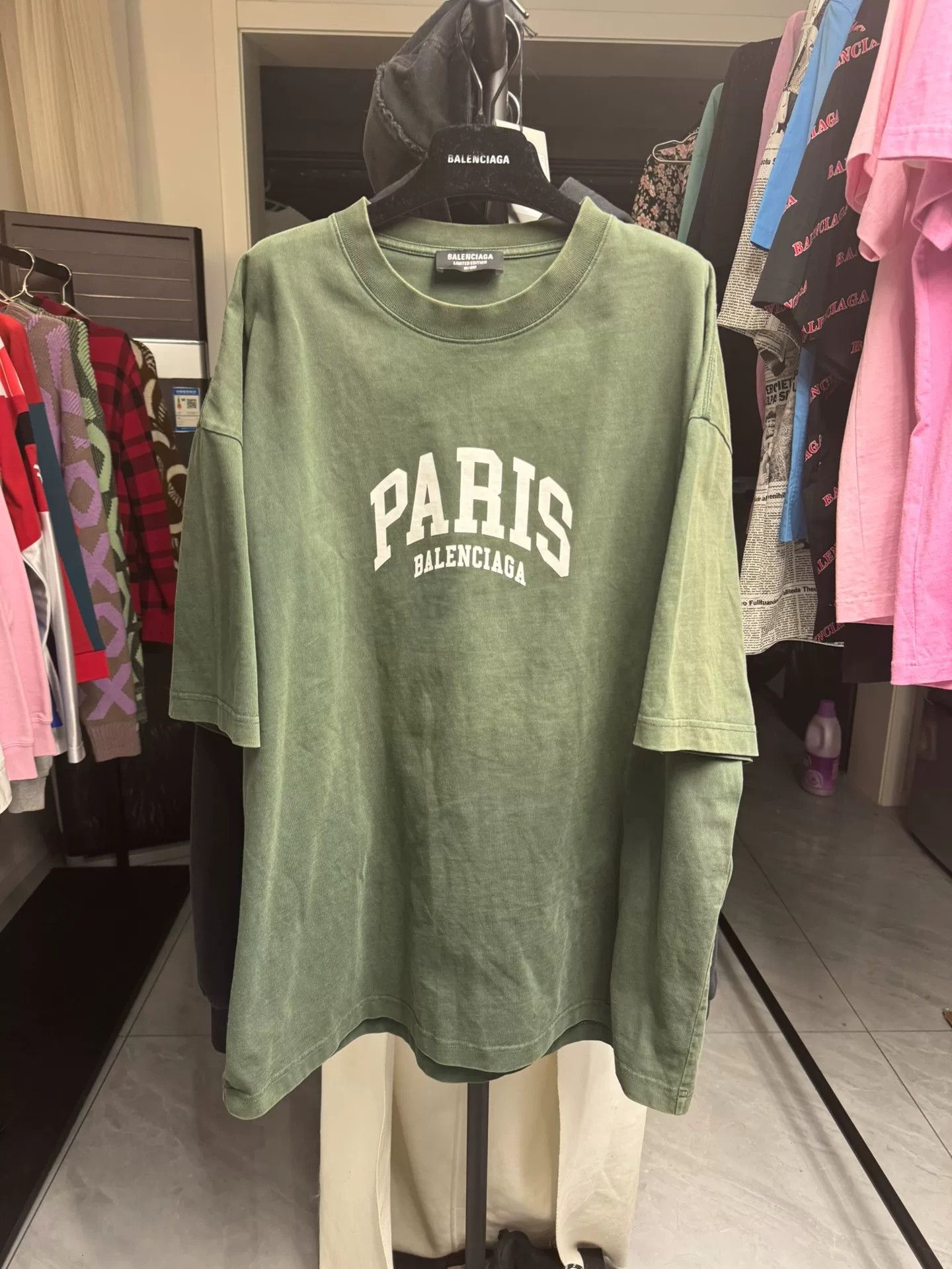 Balenciaga Balenciaga Paris Limited Edition T-Shirt Size L Size US L / EU 52-54 / 3 - 2 Thumbnail