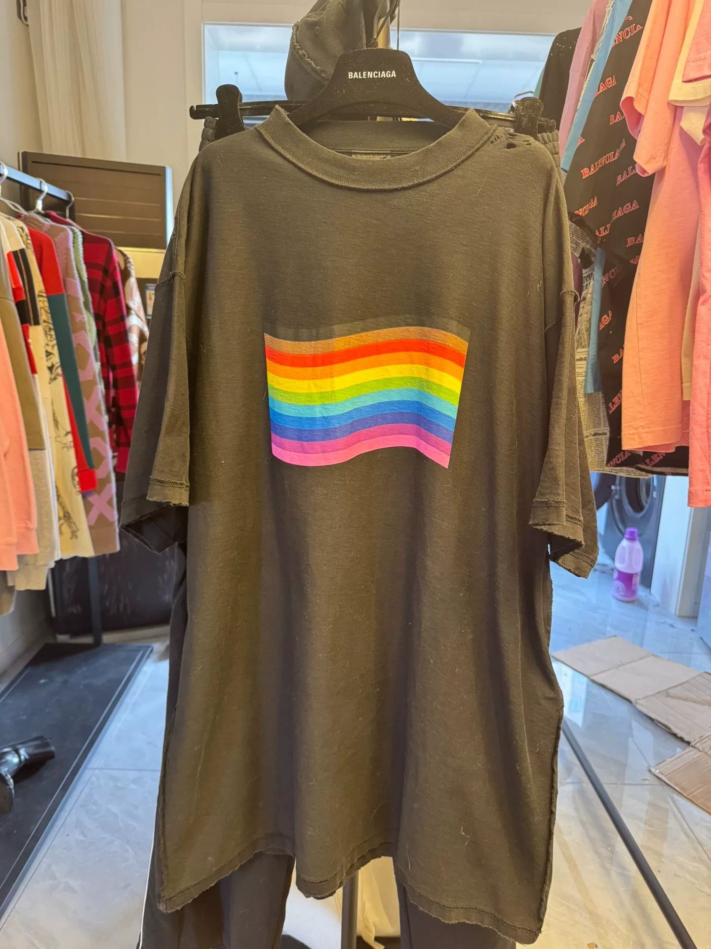 Balenciaga Balenciaga Rainbow Flag T-Shirt Size L Size US L / EU 52-54 / 3 - 2 Thumbnail