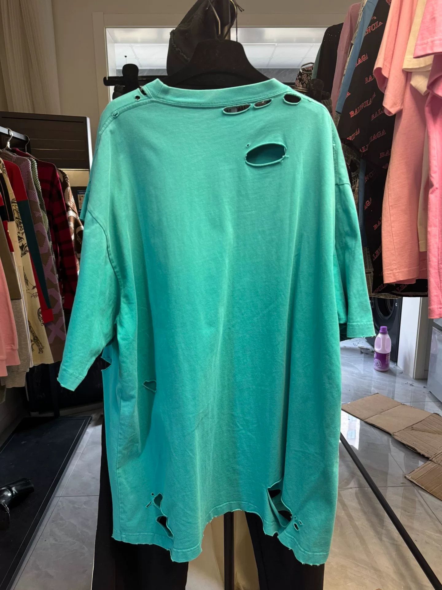 Balenciaga Balenciaga Destroyed Logo T-Shirt Size XS Size US XS / EU 42 / 0 - 4 Thumbnail