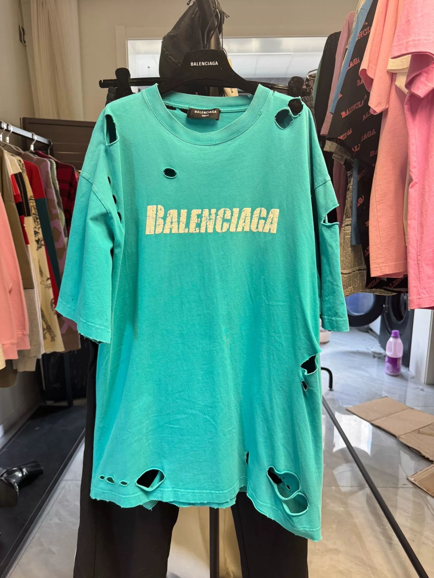Balenciaga Balenciaga Destroyed Logo T-Shirt Size XS Size US XS / EU 42 / 0 - 2 Thumbnail
