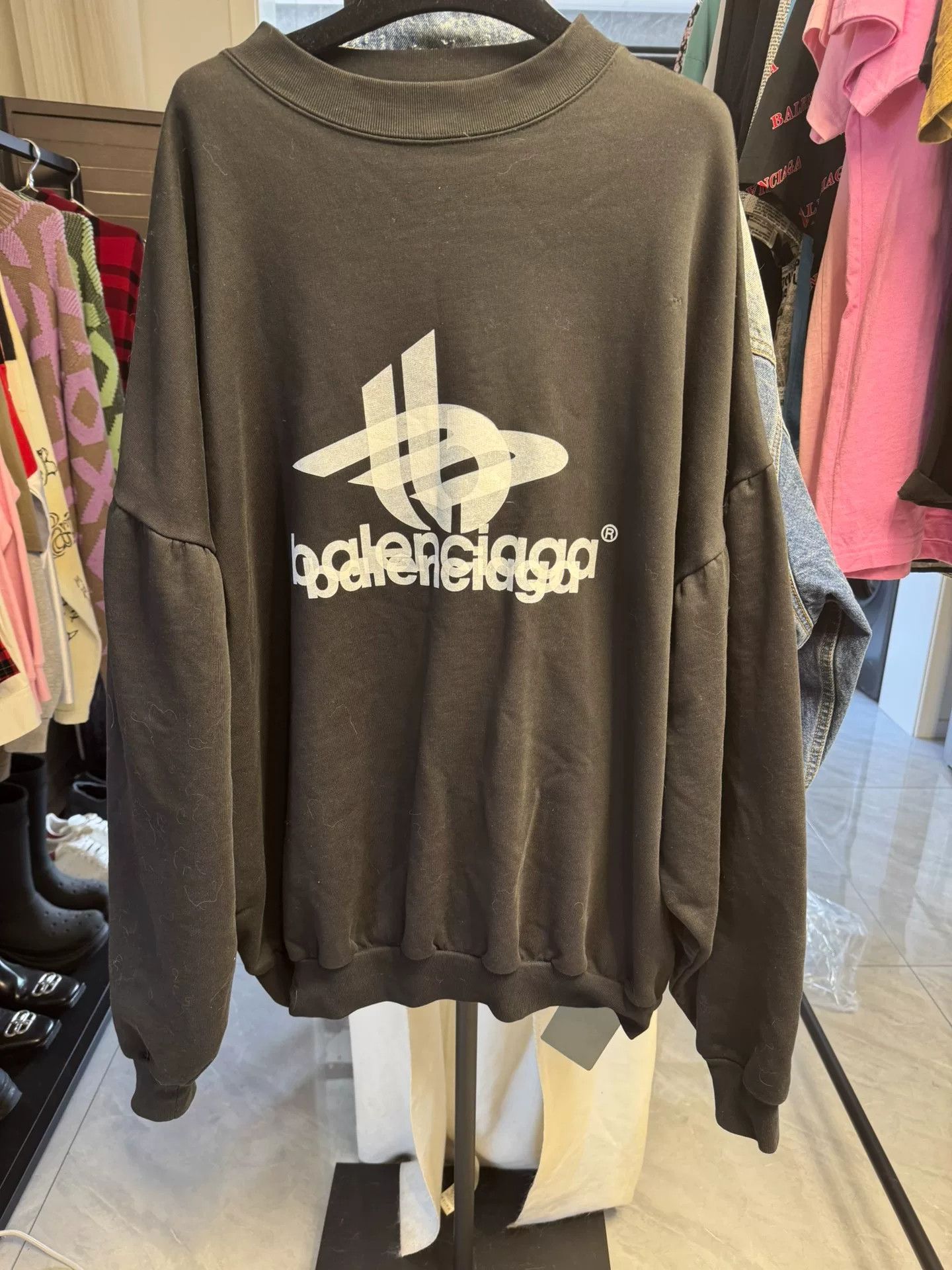 Balenciaga Balenciaga Logo Crewneck Sweatshirt Size M Size US M / EU 48-50 / 2 - 2 Thumbnail