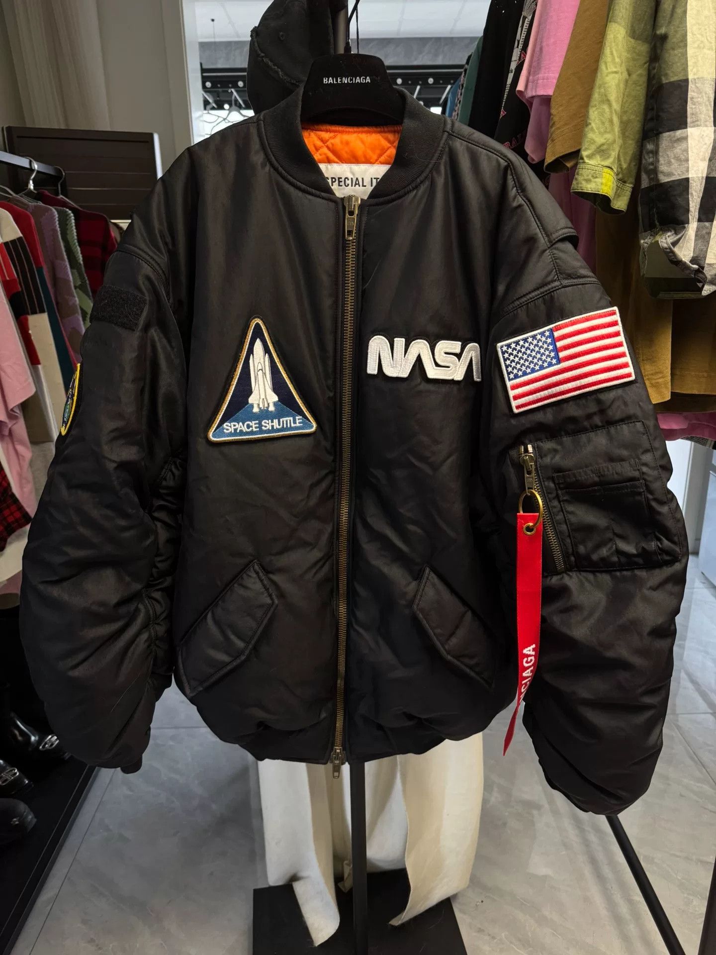 Balenciaga Balenciaga x NASA Bomber Jacket Size XS / US 0-2 / IT 36-38 - 2 Thumbnail
