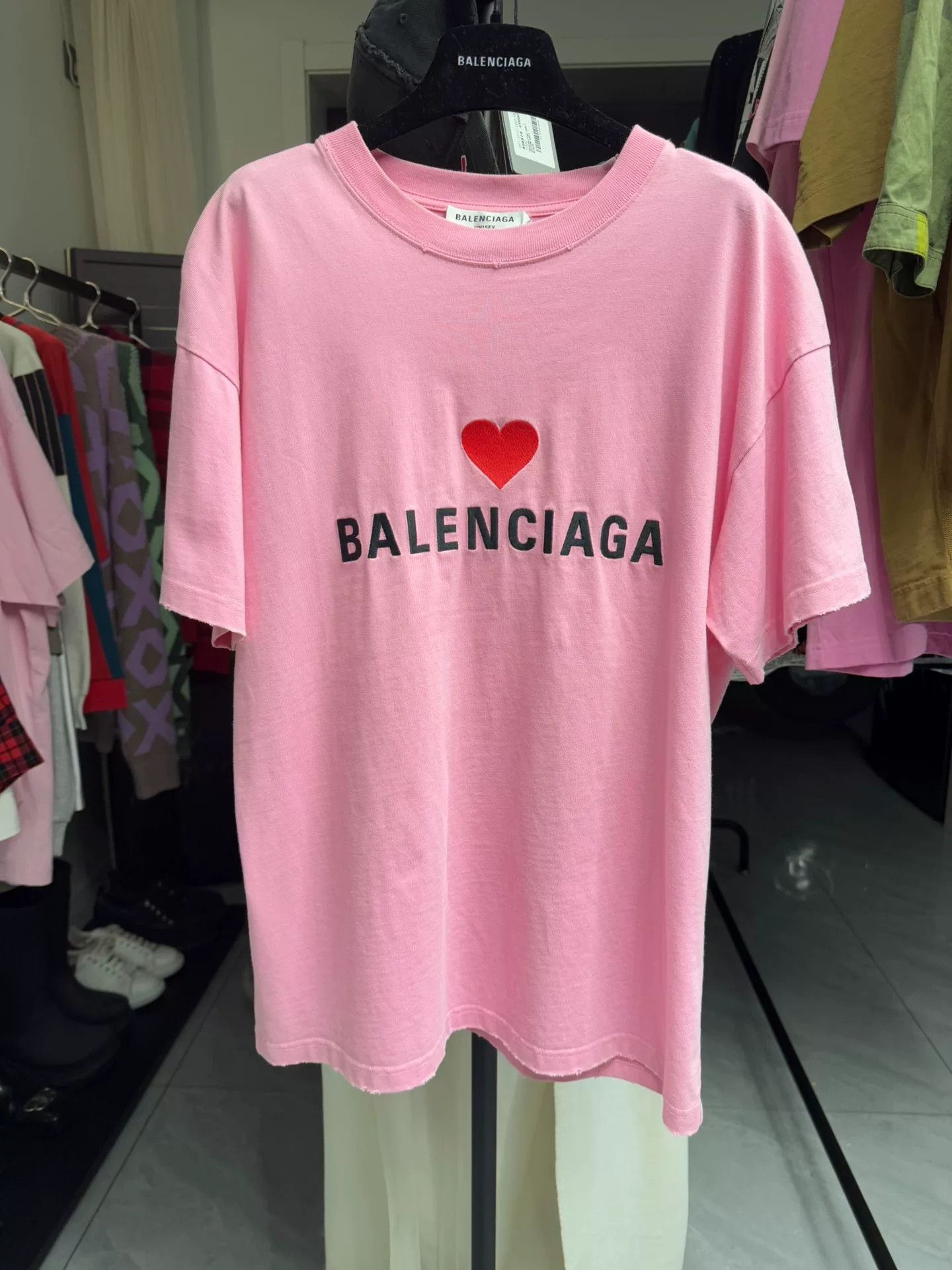 Balenciaga Balenciaga Heart Logo T-Shirt XS Size XS / US 0-2 / IT 36-38 - 2 Thumbnail