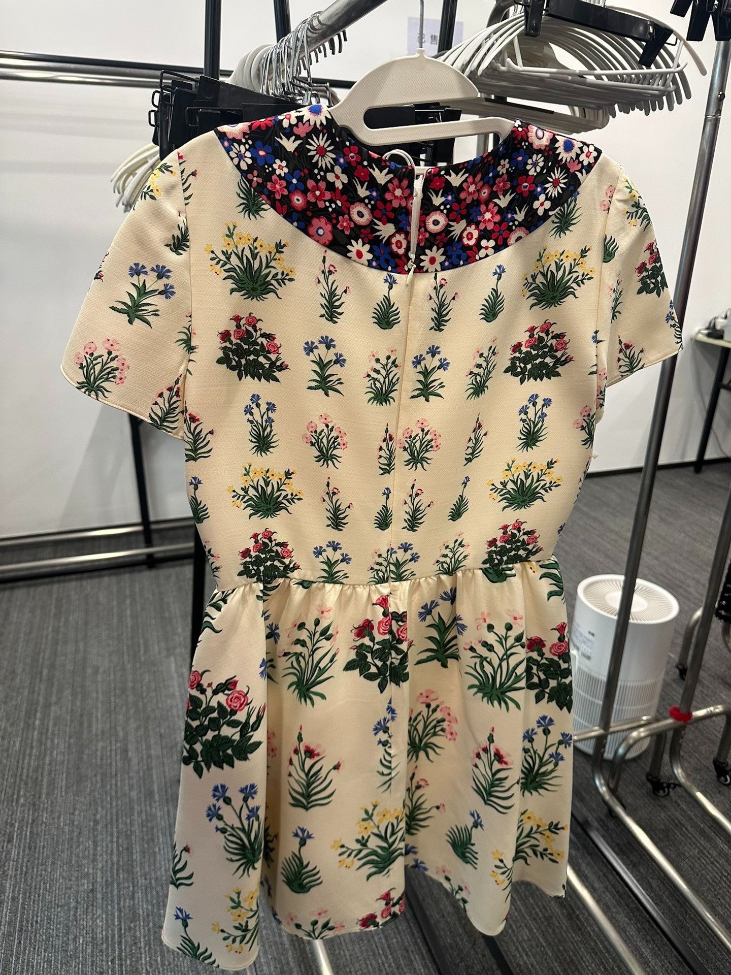 Valentino Valentino Silk Floral Short-Sleeve Dress Size M / US 6-8 / IT 42-44 - 2 Thumbnail