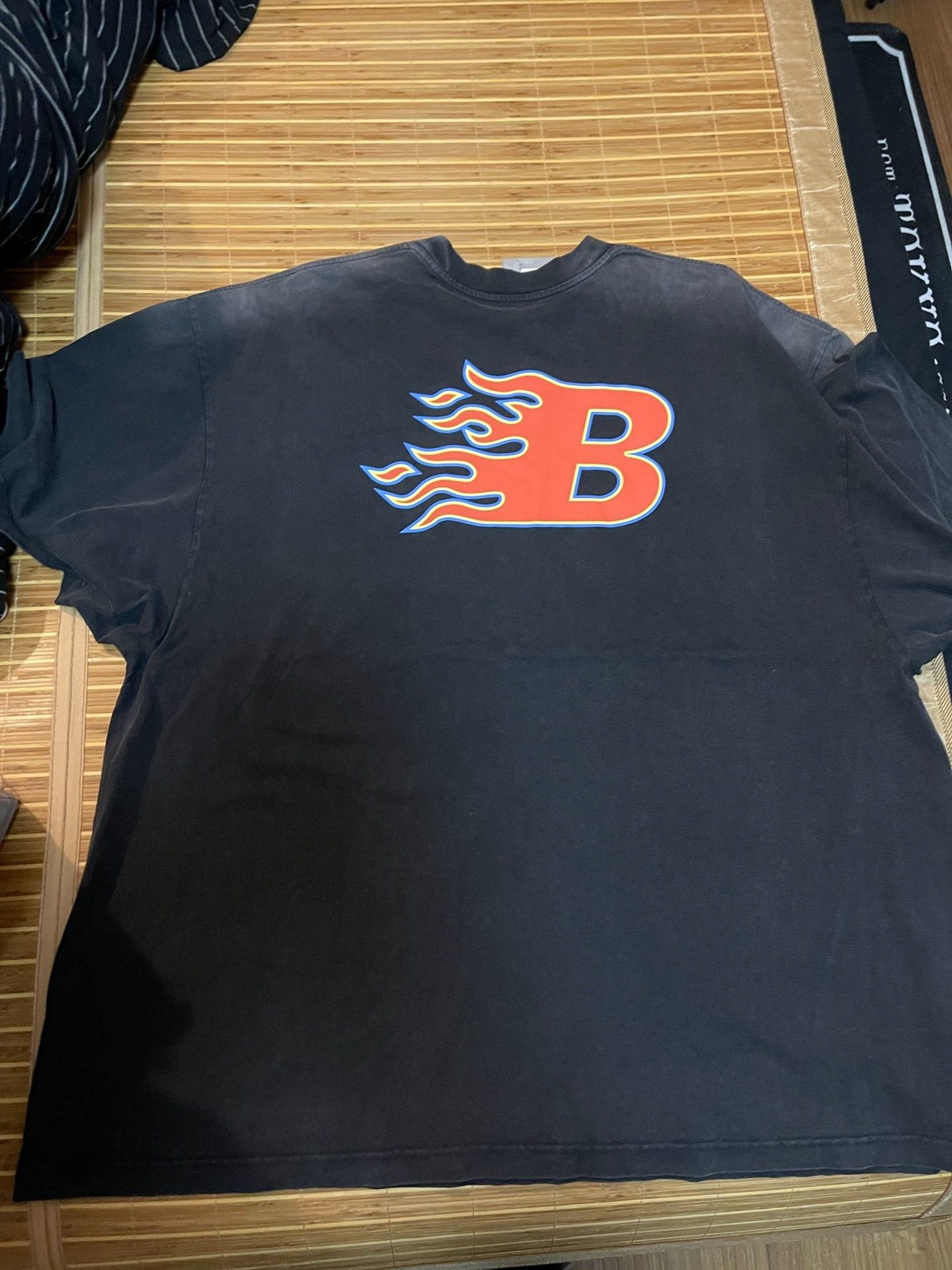 Balenciaga BALENCIAGA Flame Print B T-shirt Size US L / EU 52-54 / 3 - 7 Thumbnail