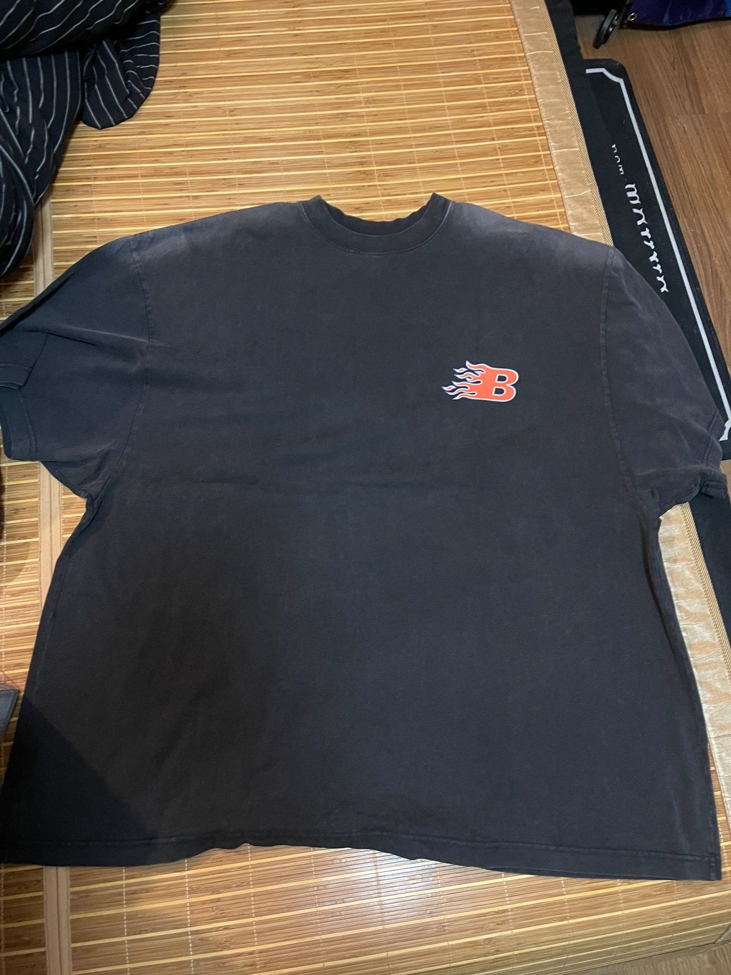 Balenciaga BALENCIAGA Flame Print B T-shirt Size US L / EU 52-54 / 3 - 5 Thumbnail