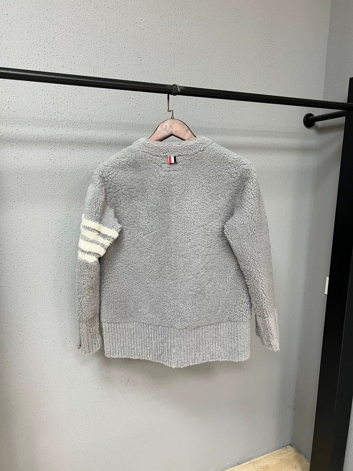 Thom Browne Thom Browne Gray V-Neck Cardigan Size US XS / EU 42 / 0 - 2 Thumbnail
