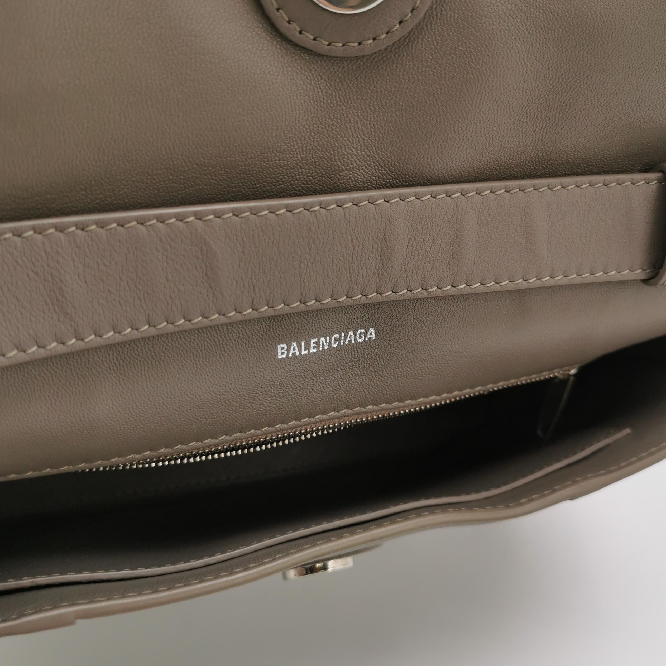 Balenciaga Balenciaga Women os Shoulder Bags Size ONE SIZE - 8 Thumbnail